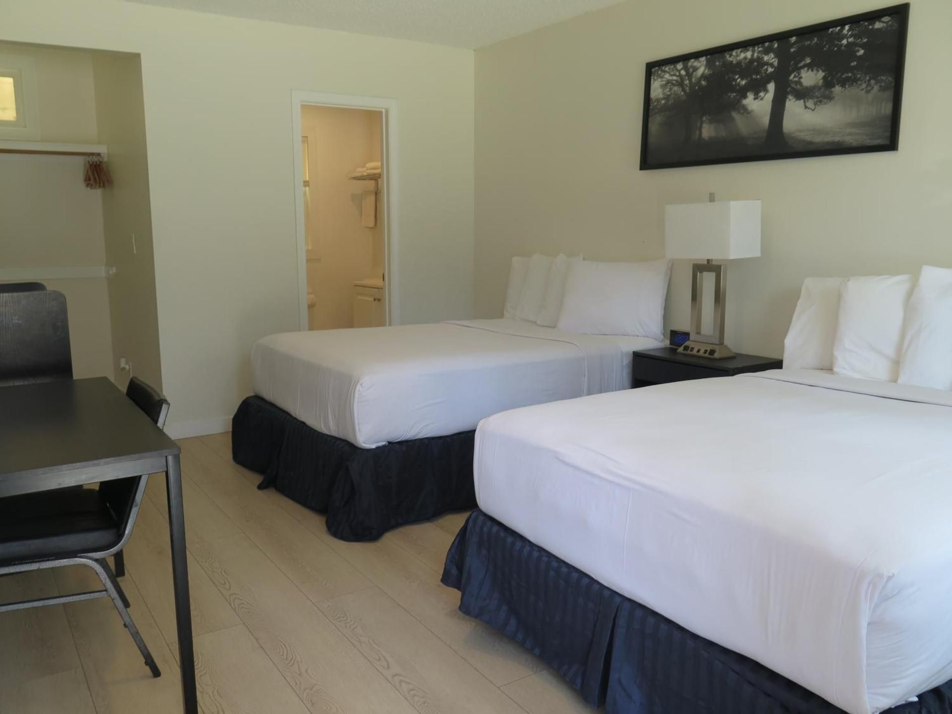 Deluxe 2 Double Beds Non-Smoking