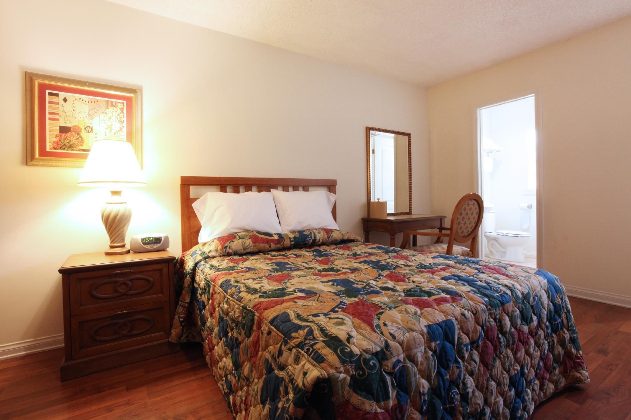 1 Queen Bed Non-Smoking