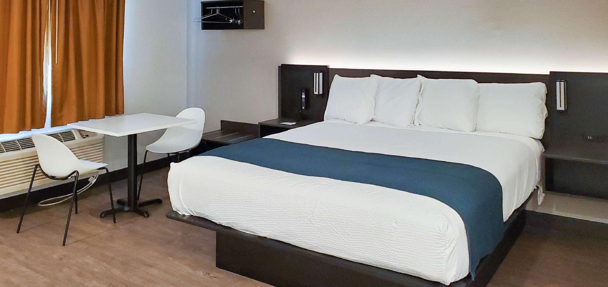 1 King Bed | Mobil Access RI Shwr Nsmk View