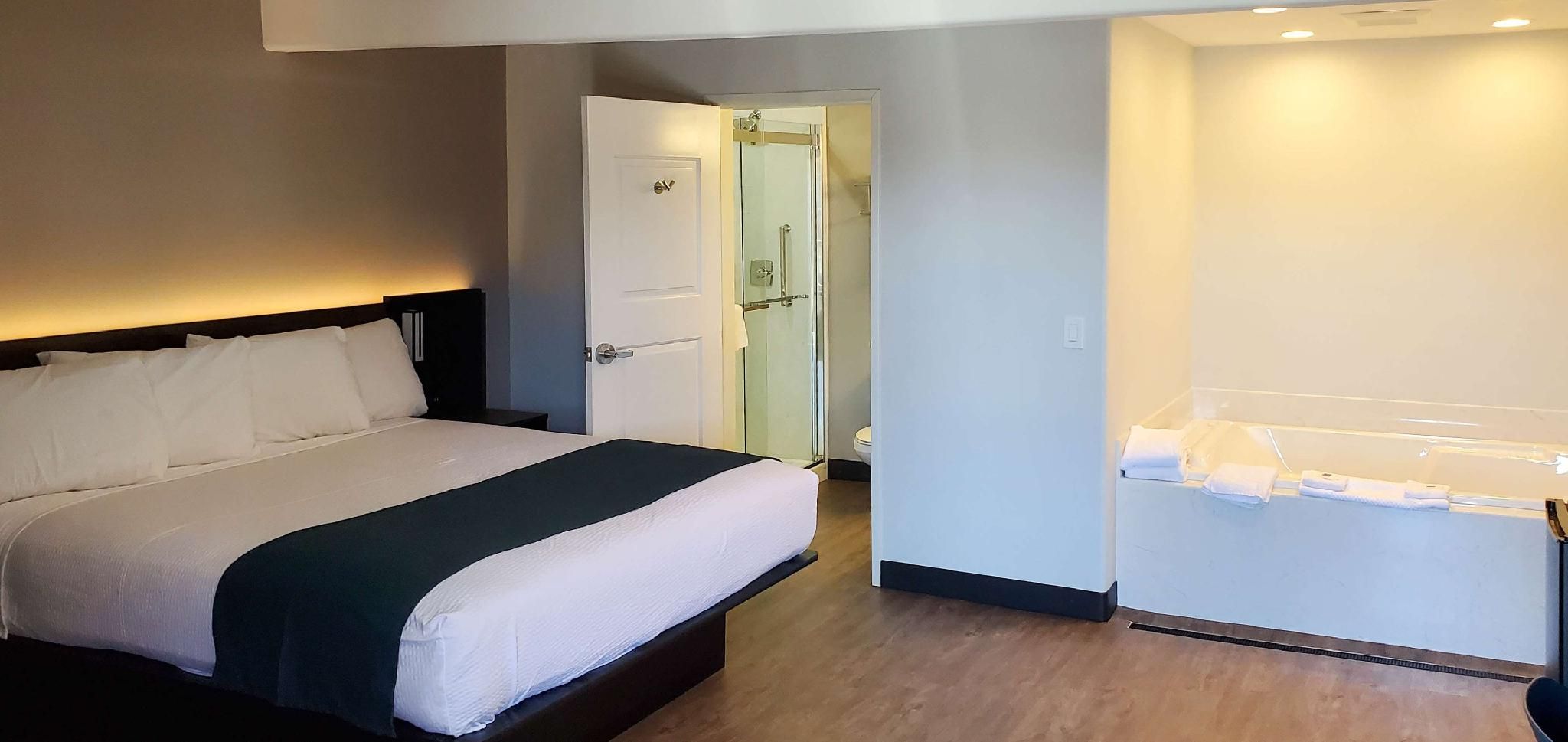 1 King Bed | Non-Smoking, Hot Tub