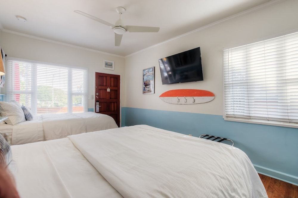 Sea Blue Hotel Double Room, 2 Queen Beds 2