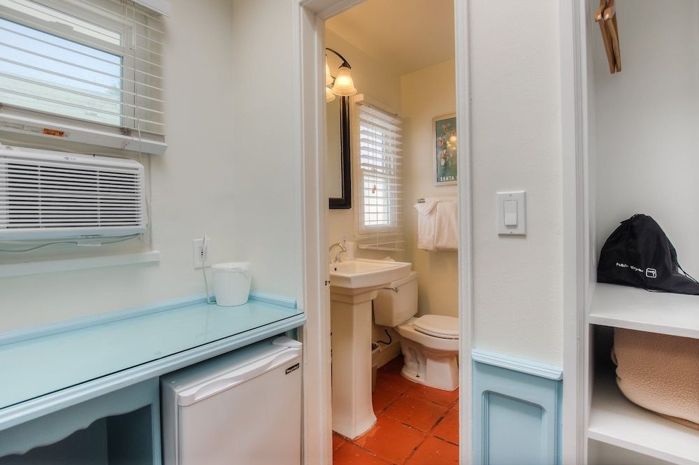 Sea Blue Hotel Double Room, 2 Queen Beds 4