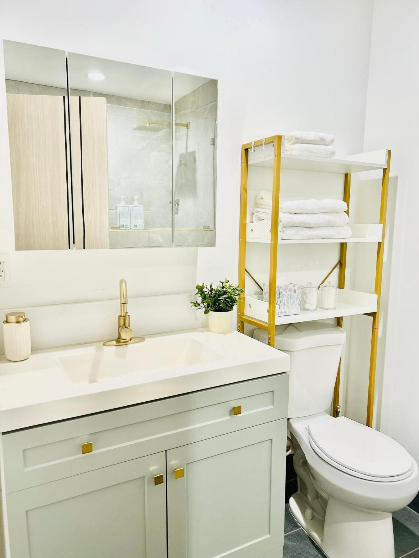 Two-Bedroom Deluxe Apartment with Balcony
