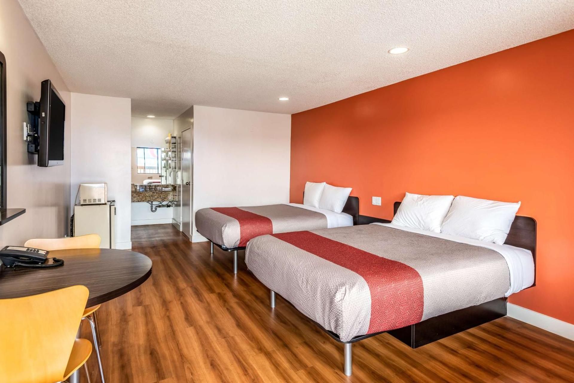 Deluxe Queen Room with Two Queen Beds - Non-Smoking