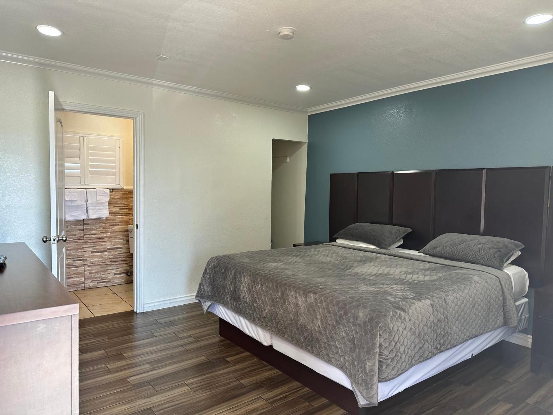 Standard King Room