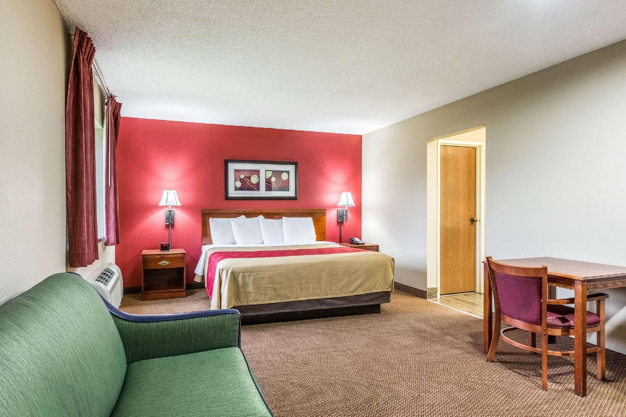 1 King Bed, Suite, Nonsmoking