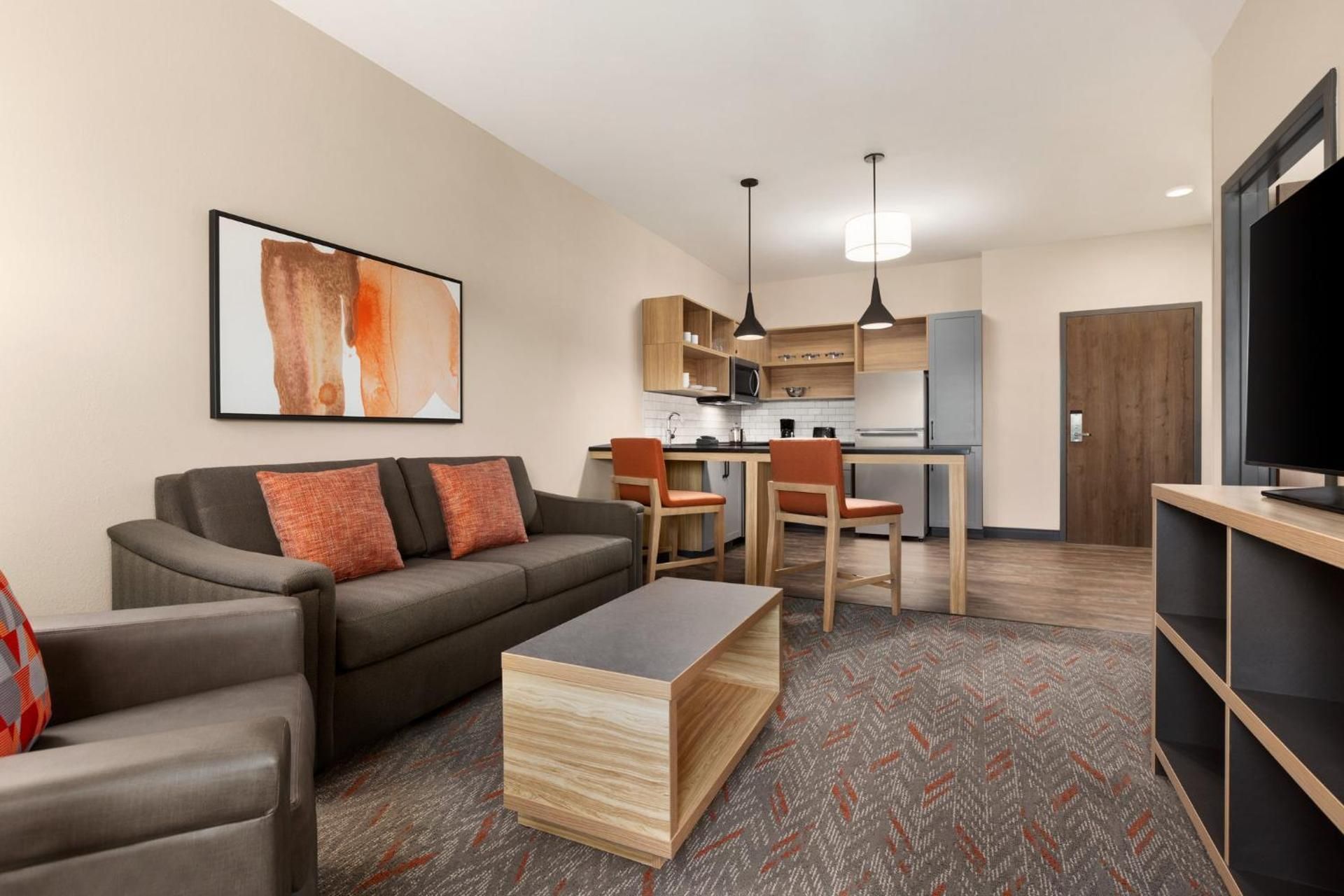 One-Bedroom Queen Suite with Tub - Mobility Accessible