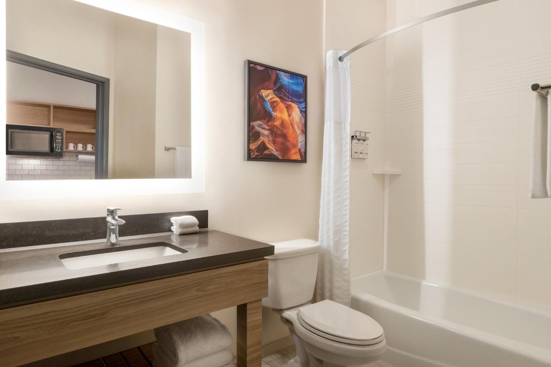 King Studio Suite with Bath Tub - Mobility Access