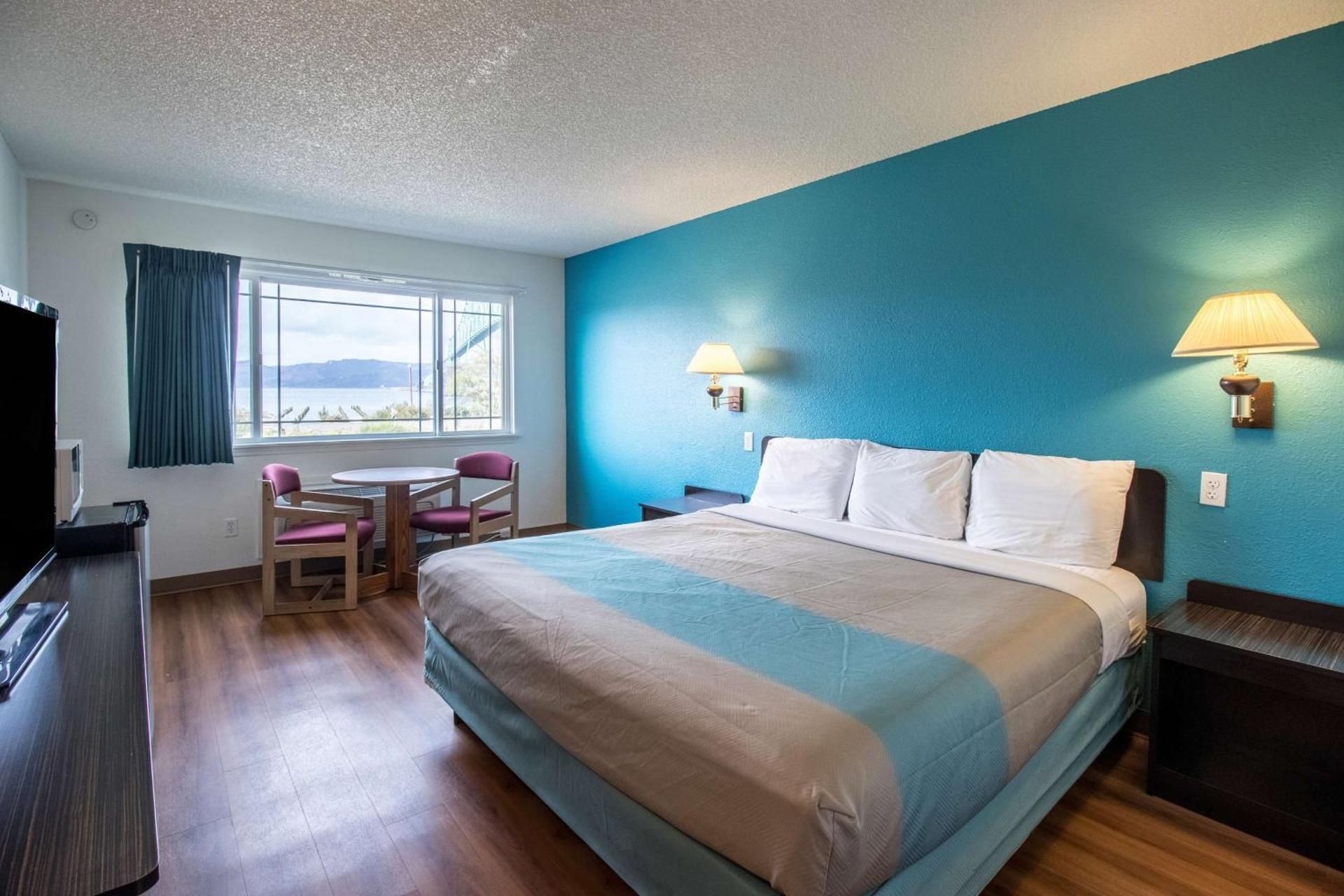 Queen Room with Two Queen Beds - Smoking