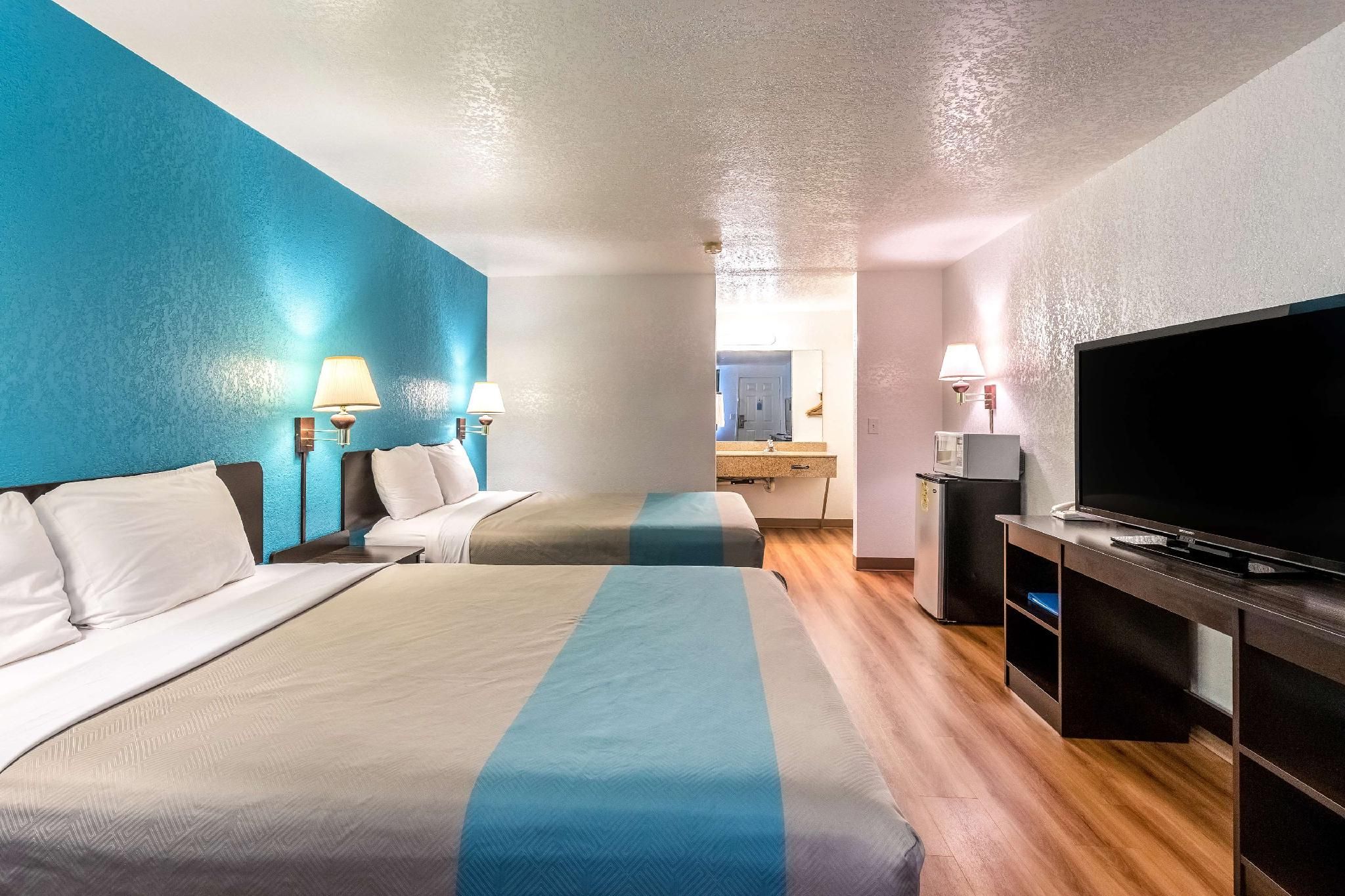 2 QUEEN BEDS | NON-SMOKING, MICFRIDGE