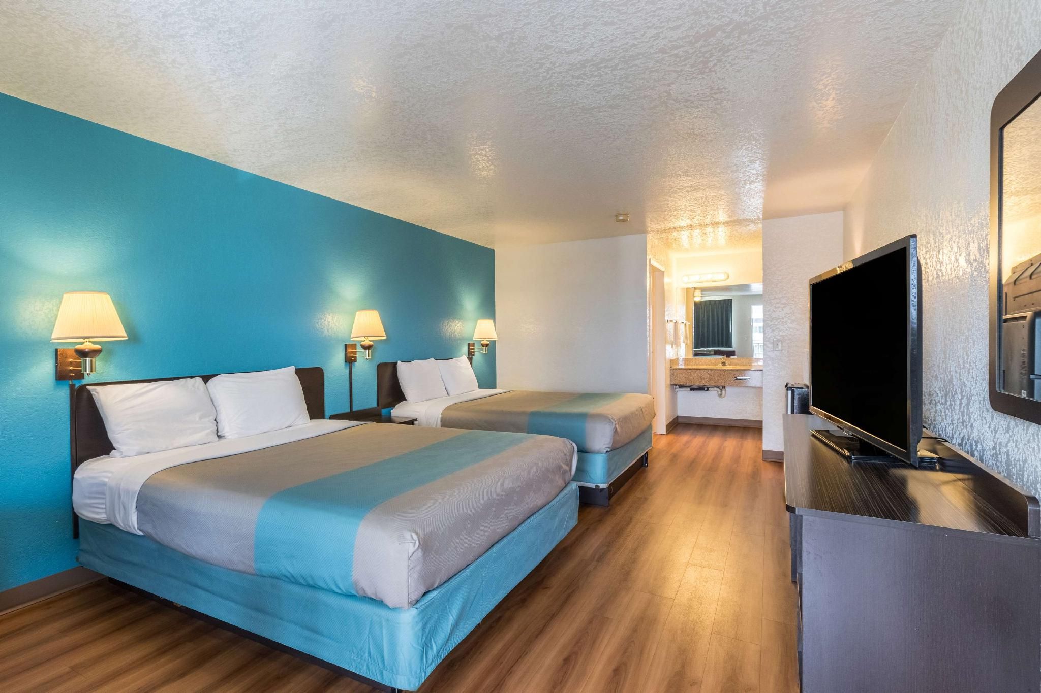 2 QUEEN BEDS | SMOKING, MICFRIDGE, VIEW