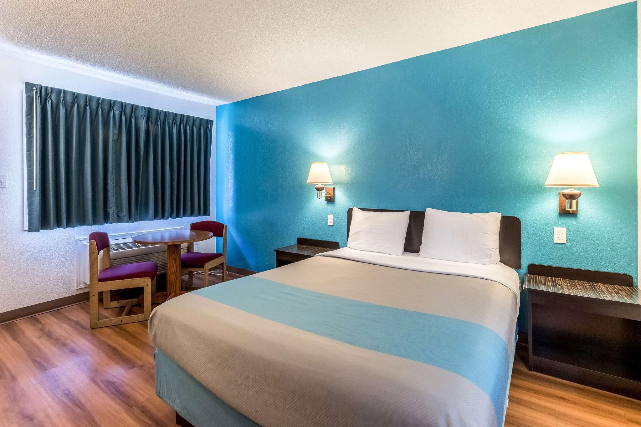 1 QUEEN BED | NON-SMOKING, MICFRIDGE