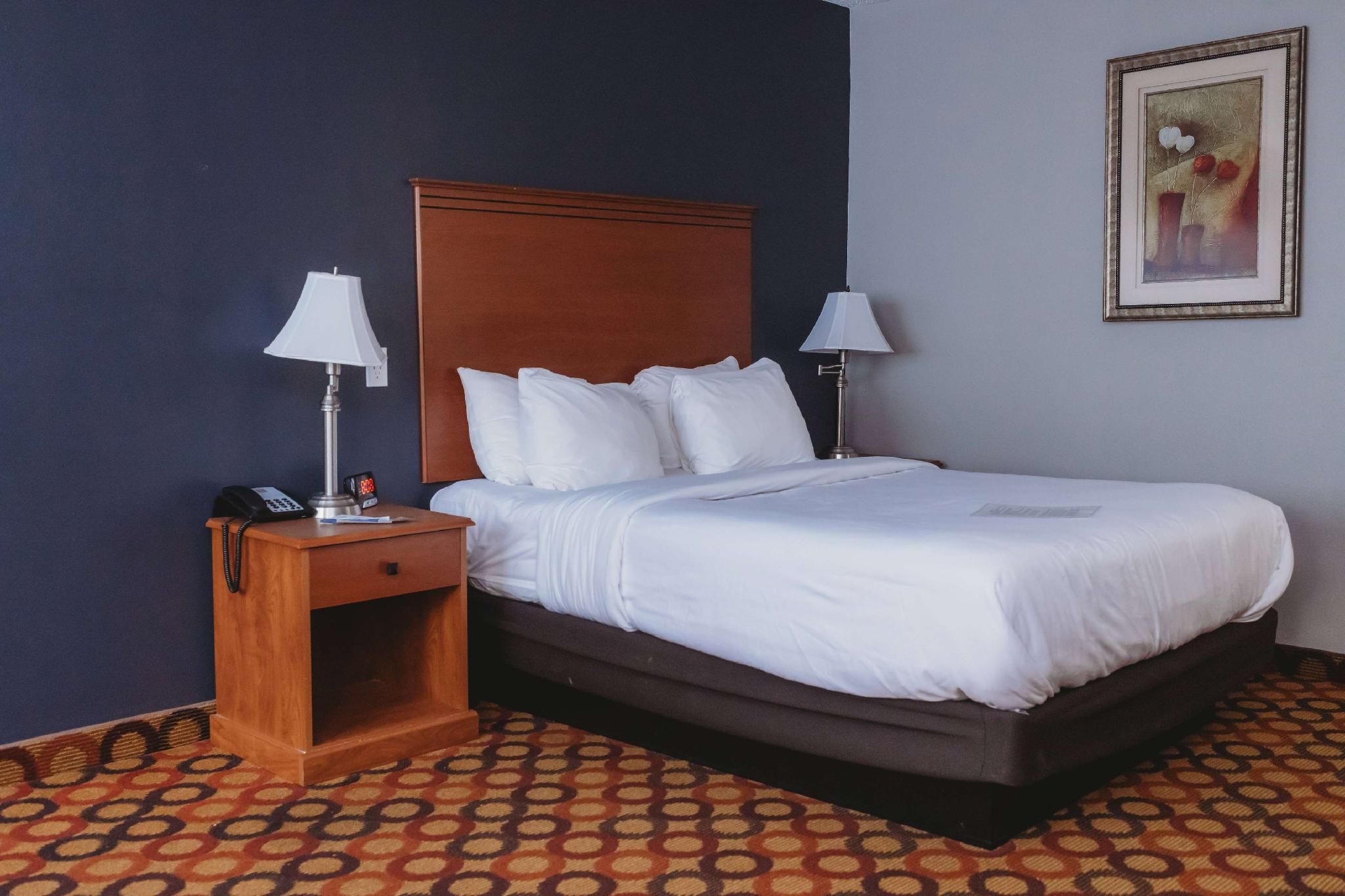 1 Queen Bed, Mobility Accessible Room, Bathtub w/ Grab Bars, Non-Smoking