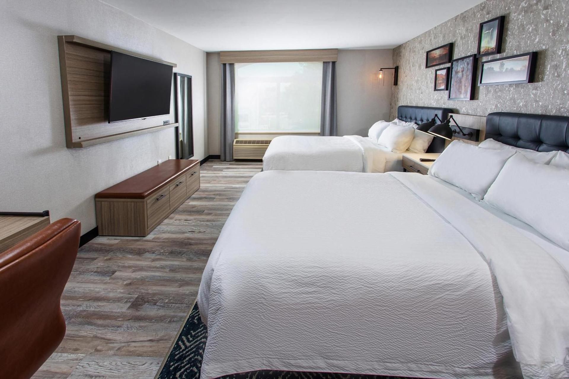 Traditional Guest room with 2 Queen Bed