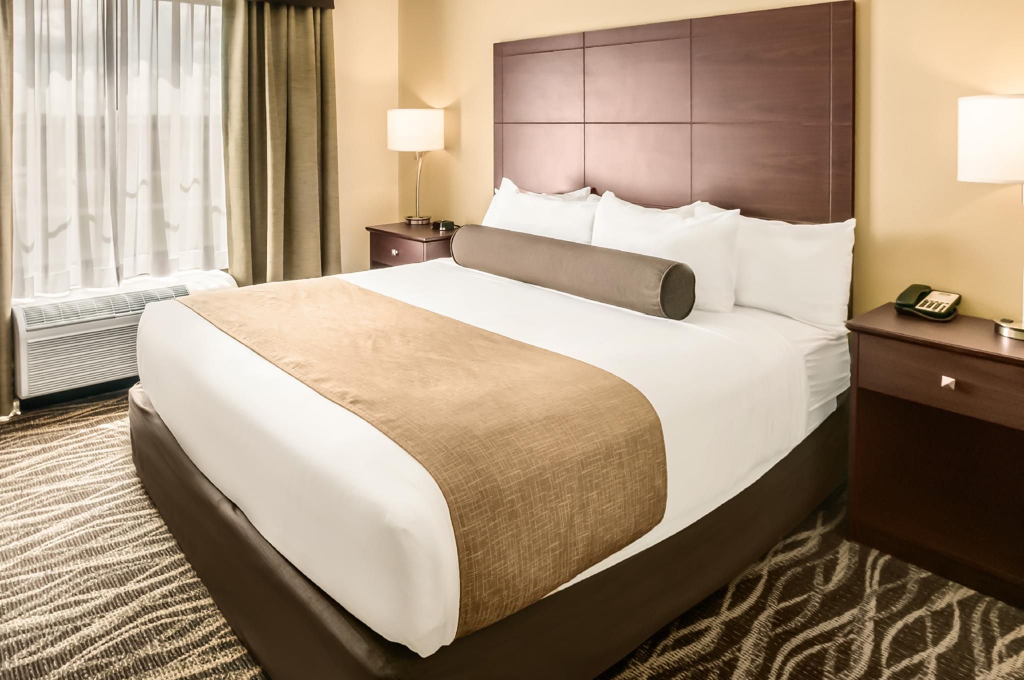 Mobility Accessible King Guestroom Non-Smoking
