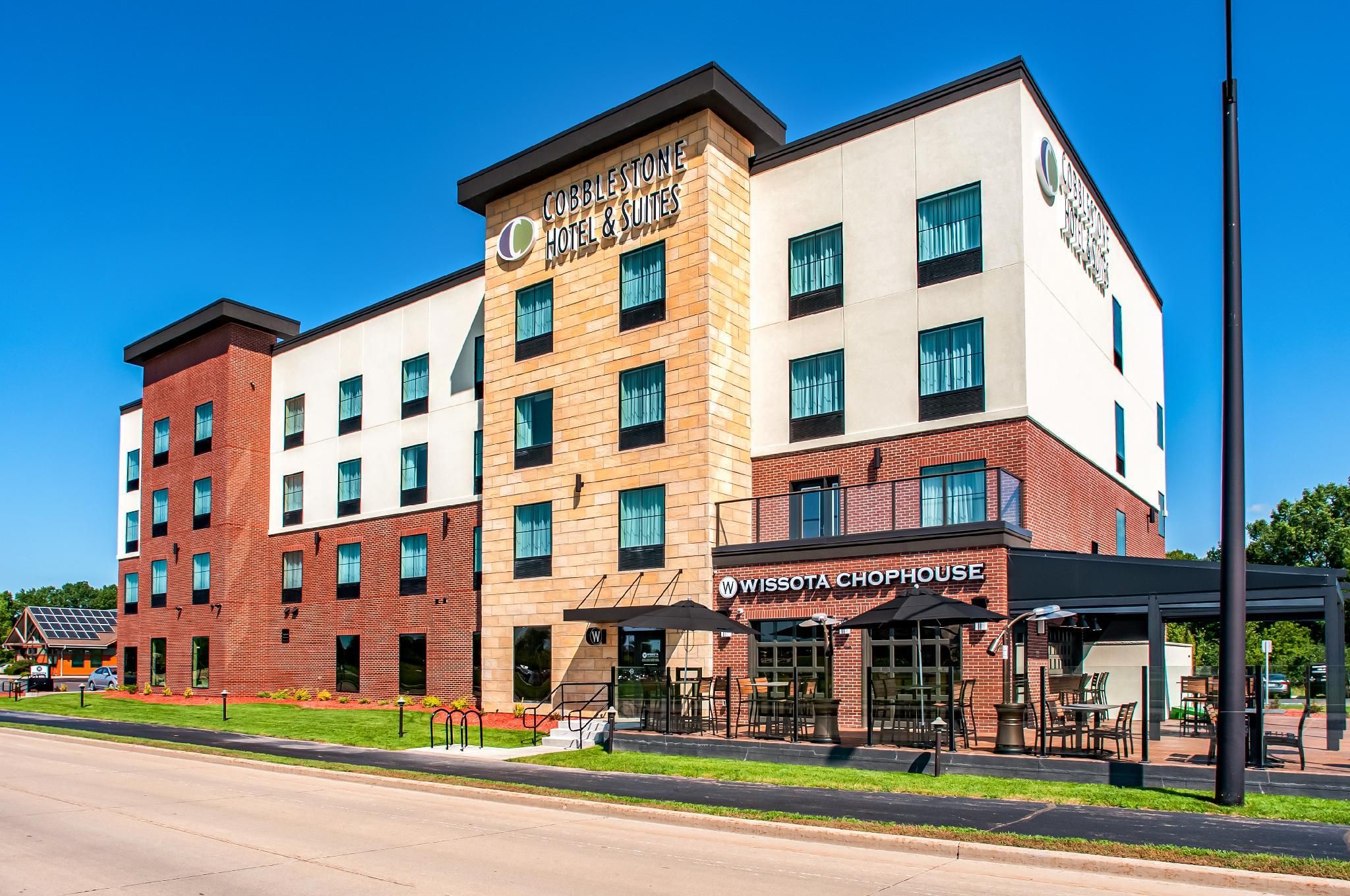 Cobblestone Hotel & Suites - Appleton International Airport