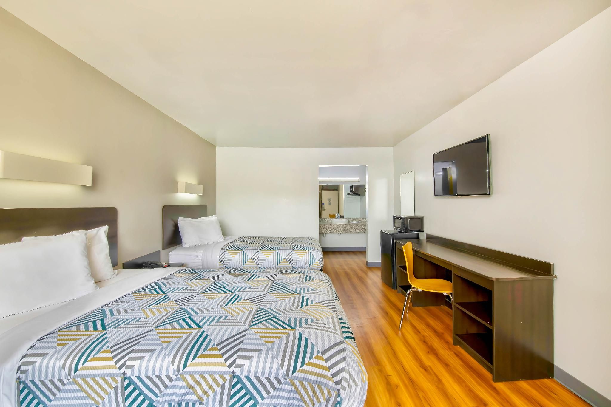 2 Full Bed Accessible Smoking