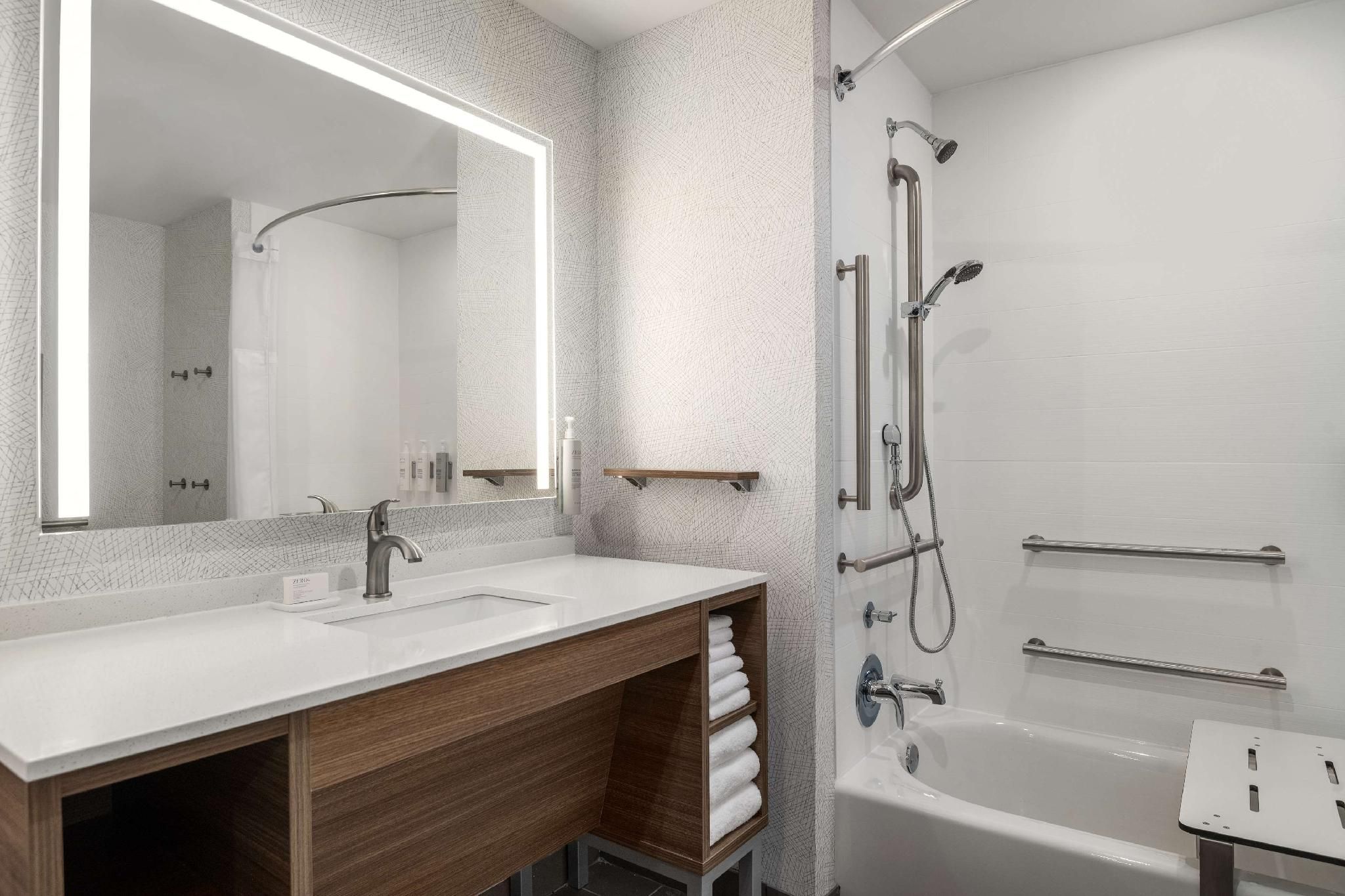 1 King Hearing Accessible Studio Suite