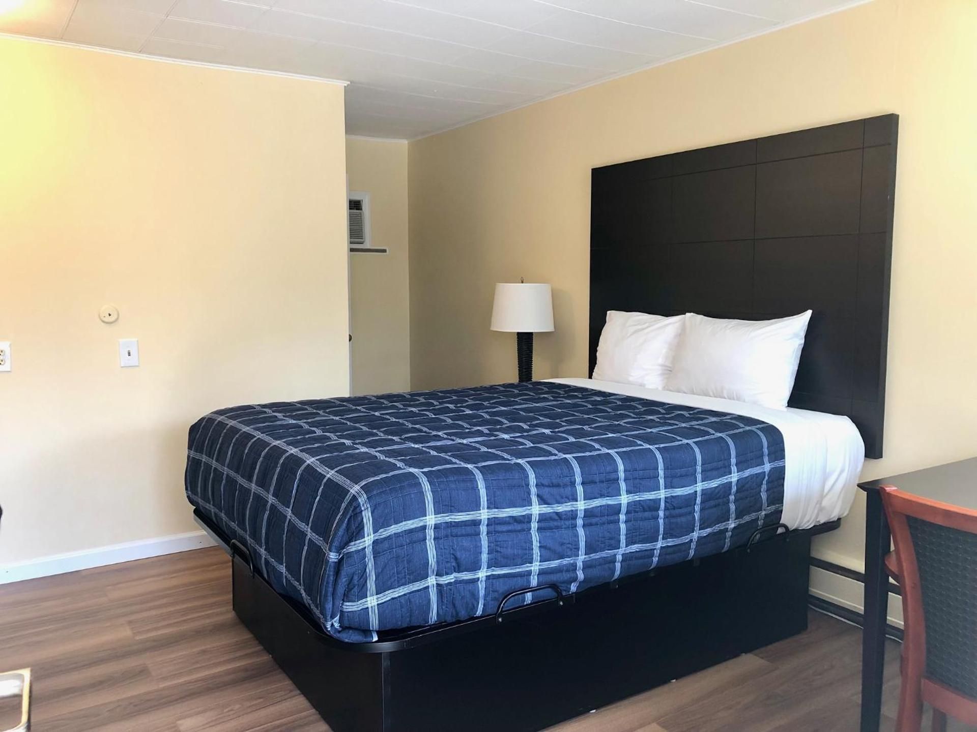 Gratiot View Motel Queen Room