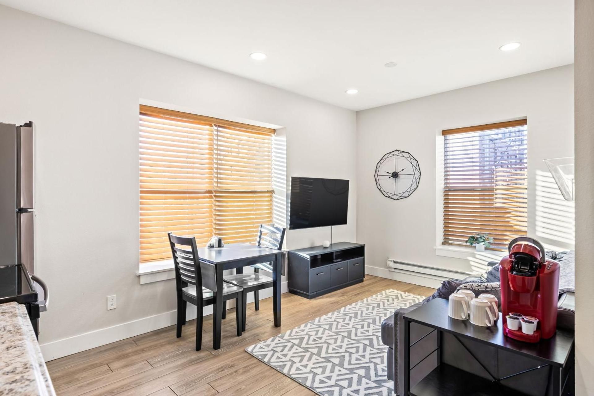 Deluxe One-Bedroom Apartment