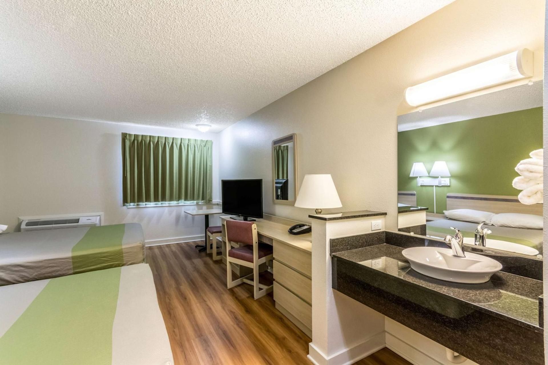 Motel 6 Great Falls, MT 2 Queen Beds - Non-Smoking 3