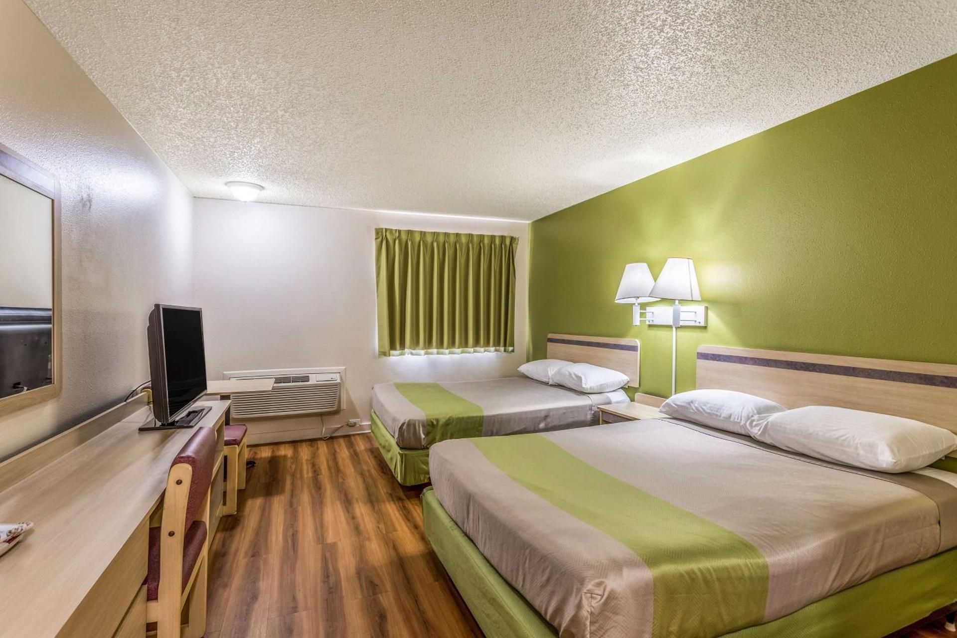 Motel 6 Great Falls, MT Queen Room - Disability Access