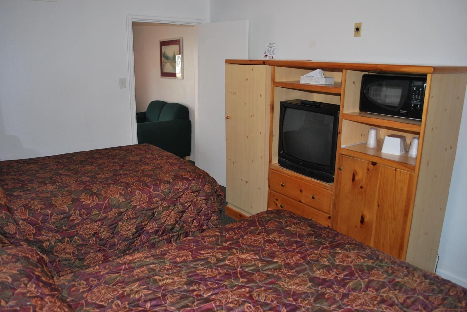 Central Motel Queen Room with Two Queen Beds