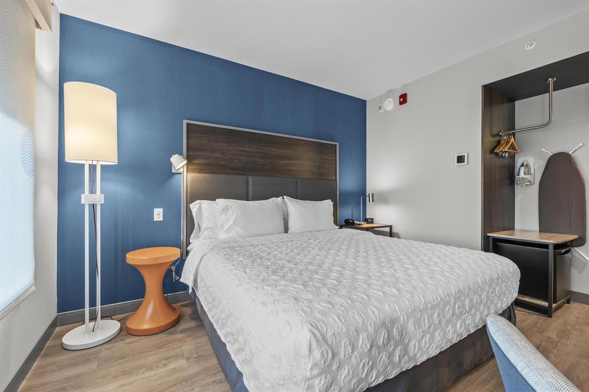 1 King Hearing Accessible