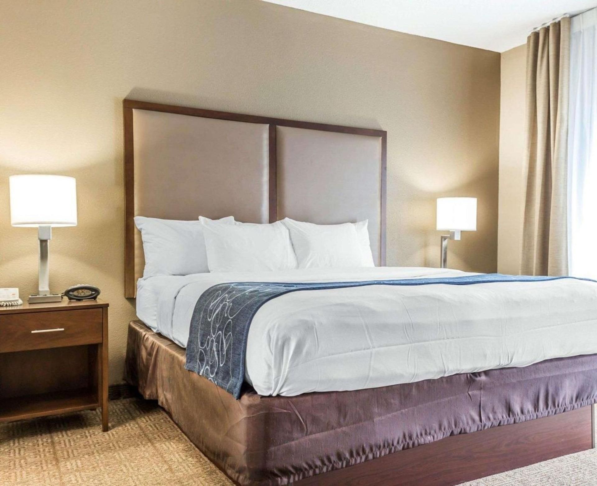 King Suite with Living Room - Non Smoking