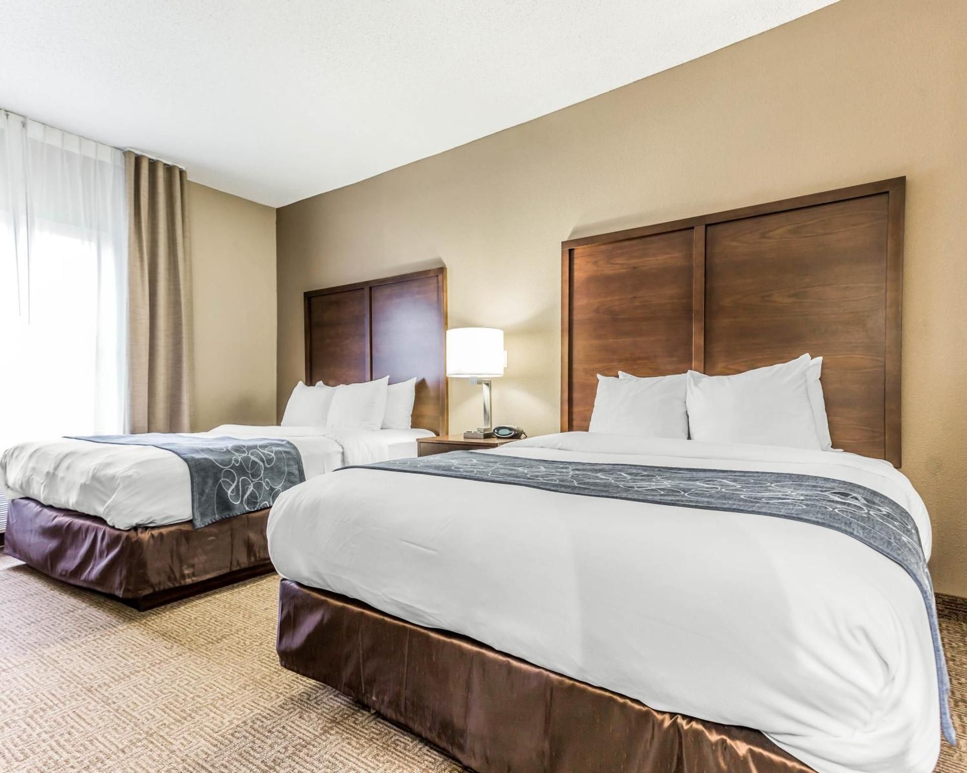 Executive Queen Suite with Two Queen Beds - Non Smoking