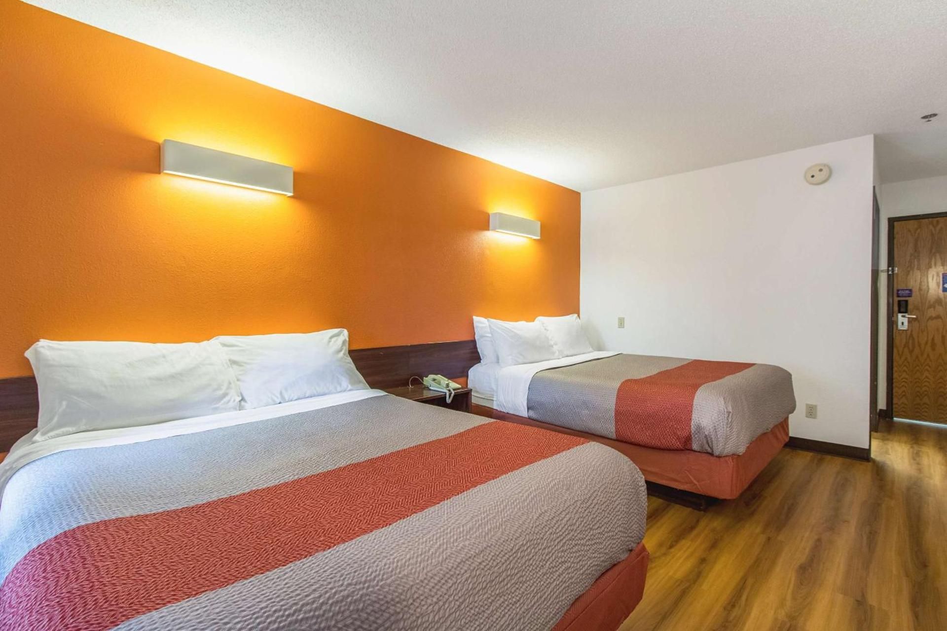 Motel 6 Streetsboro, OH Queen Room with Two Queen Beds - Disability Access - Roll In Shower 2