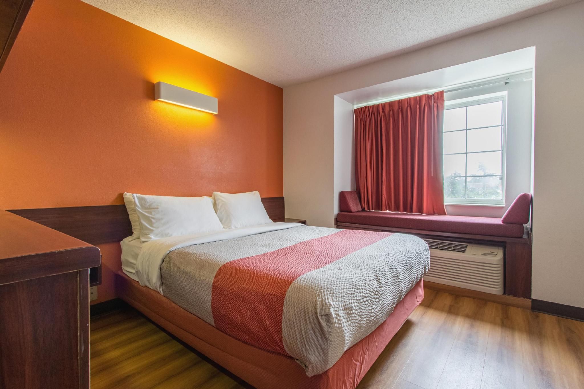 1 Queen Bed | Suite, Nsmk, Micfridge, Sofa-Bed