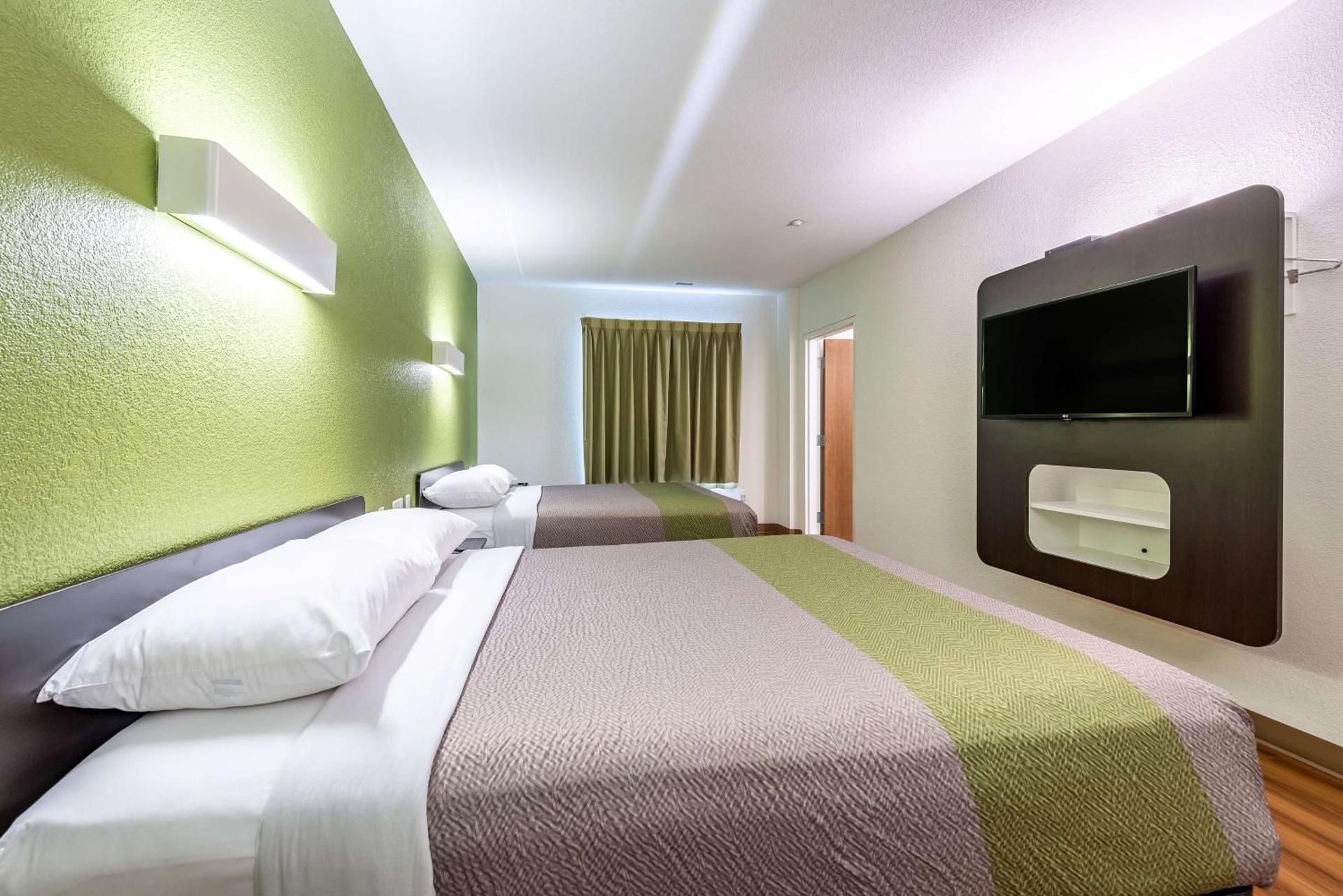 Queen Room with Two Queen Beds - Disability Access - Roll In Shower