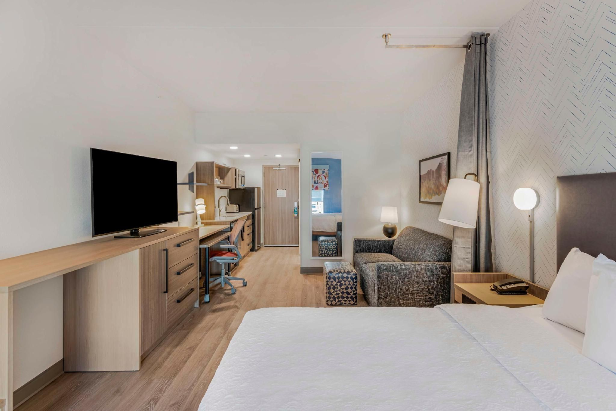 1 King Hearing Accessible Studio Suite