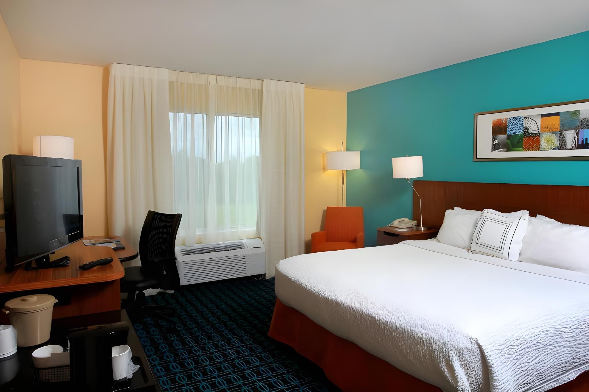 Spark by Hilton Traverse City 1 King Bed