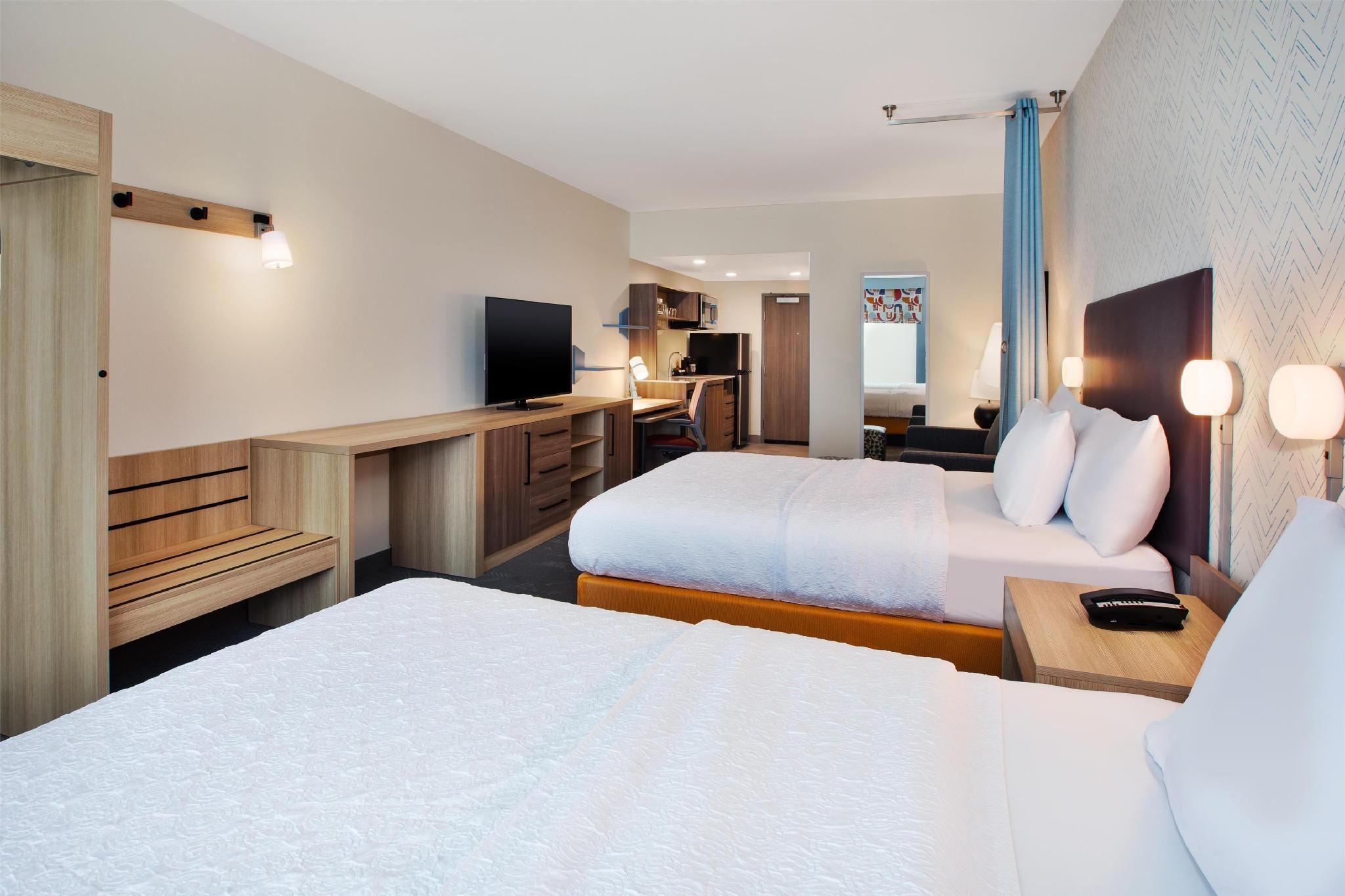 2 Queen Hearing Accessible Studio Suite