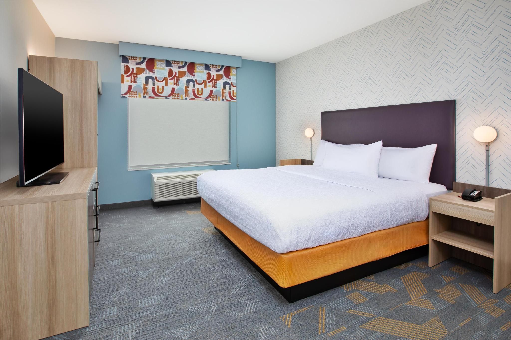 1 King Hearing Accessible 1 Bedroom Suite