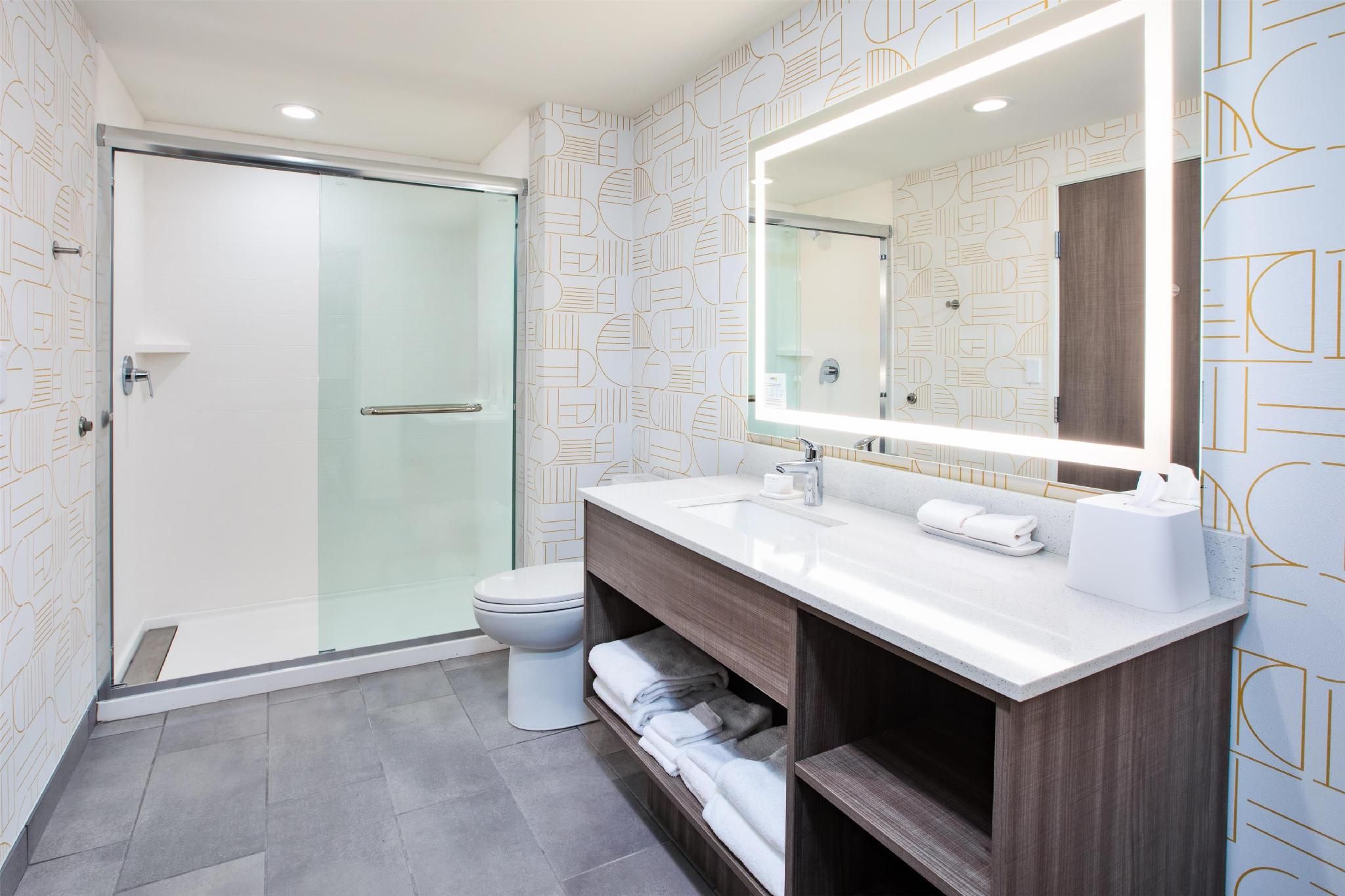 1 King Hearing Accessible 1 Bedroom Suite