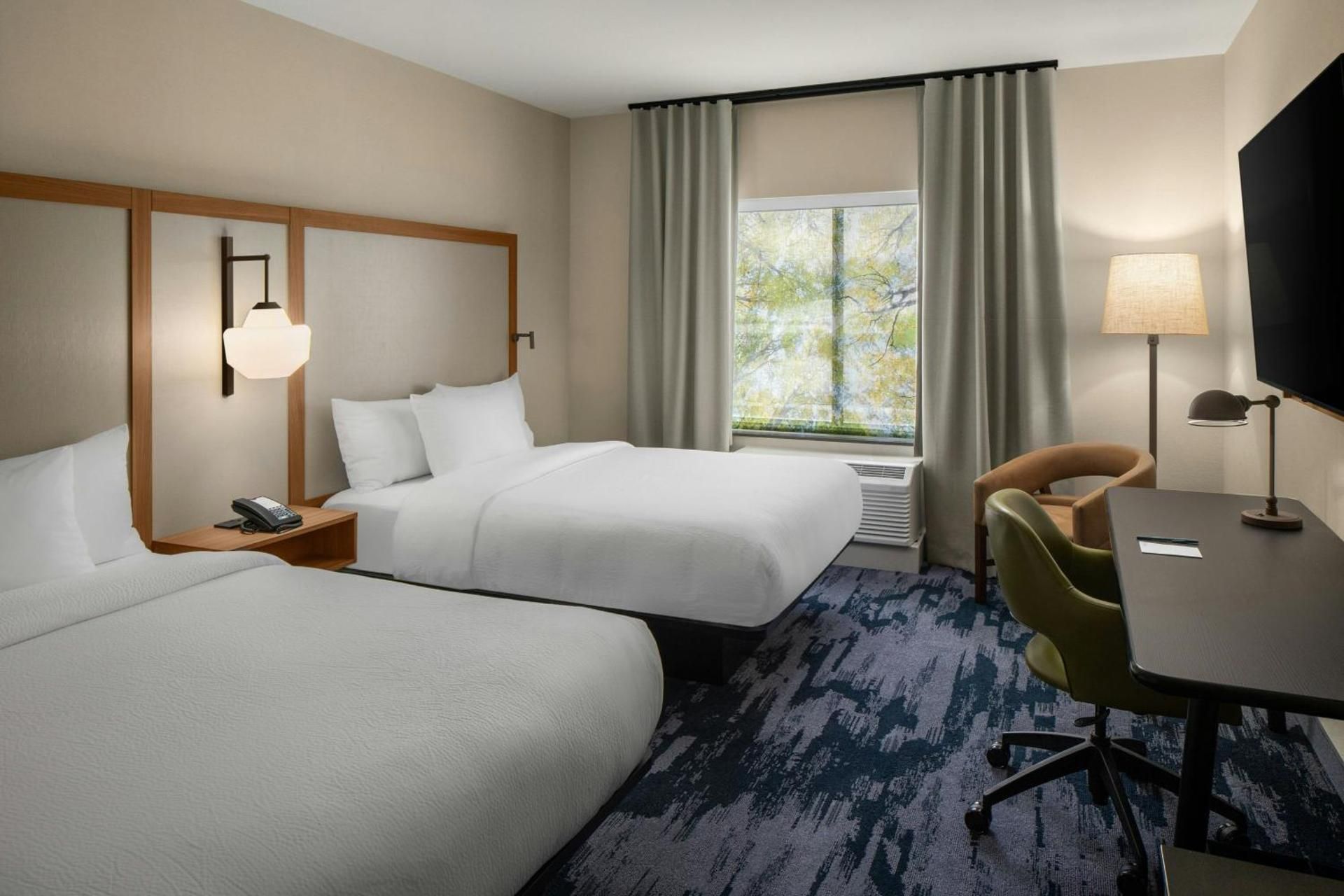 Fairfield by Marriott Inn & Suites Traverse City Queen Room with Two Queen Beds and Adapted Tub - Mobility and Hearing Accessible