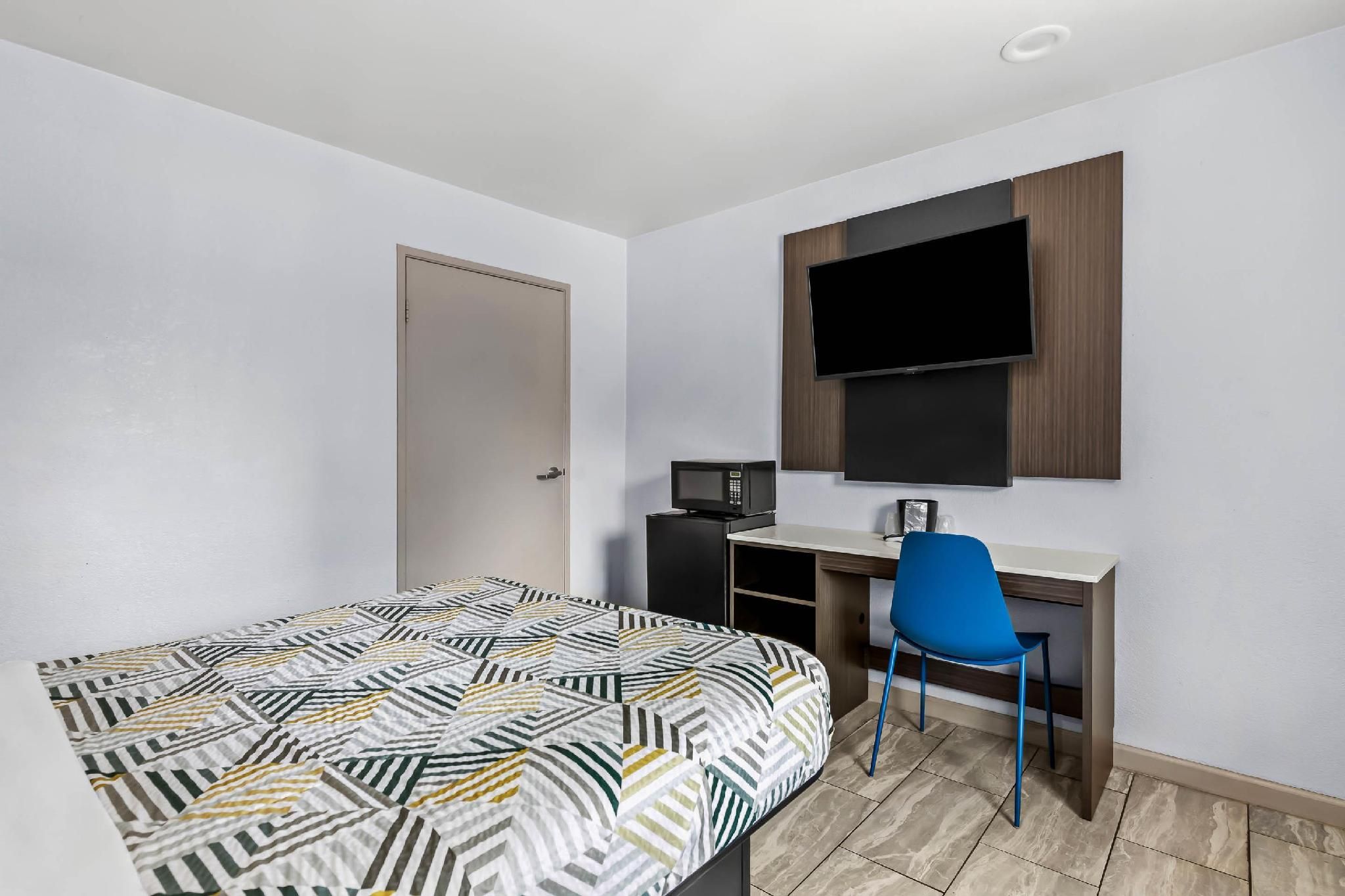 1 Queen Bed | Non-Smoking