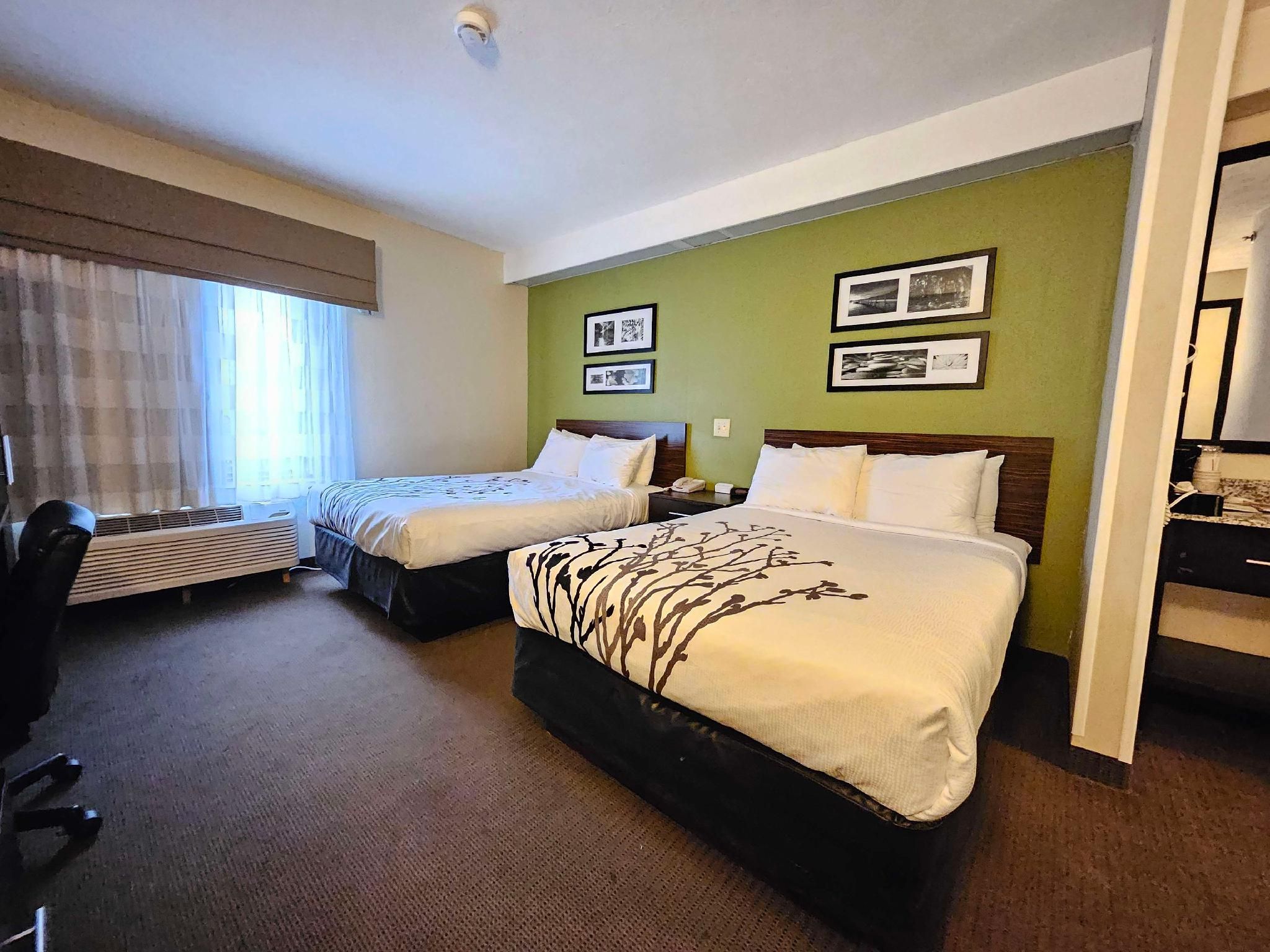 SureStay by Best Western Summerville Flowertown 2 Double Beds, Non-Smoking, Work Desk, Microwave And Refrigerator, Full Breakfast