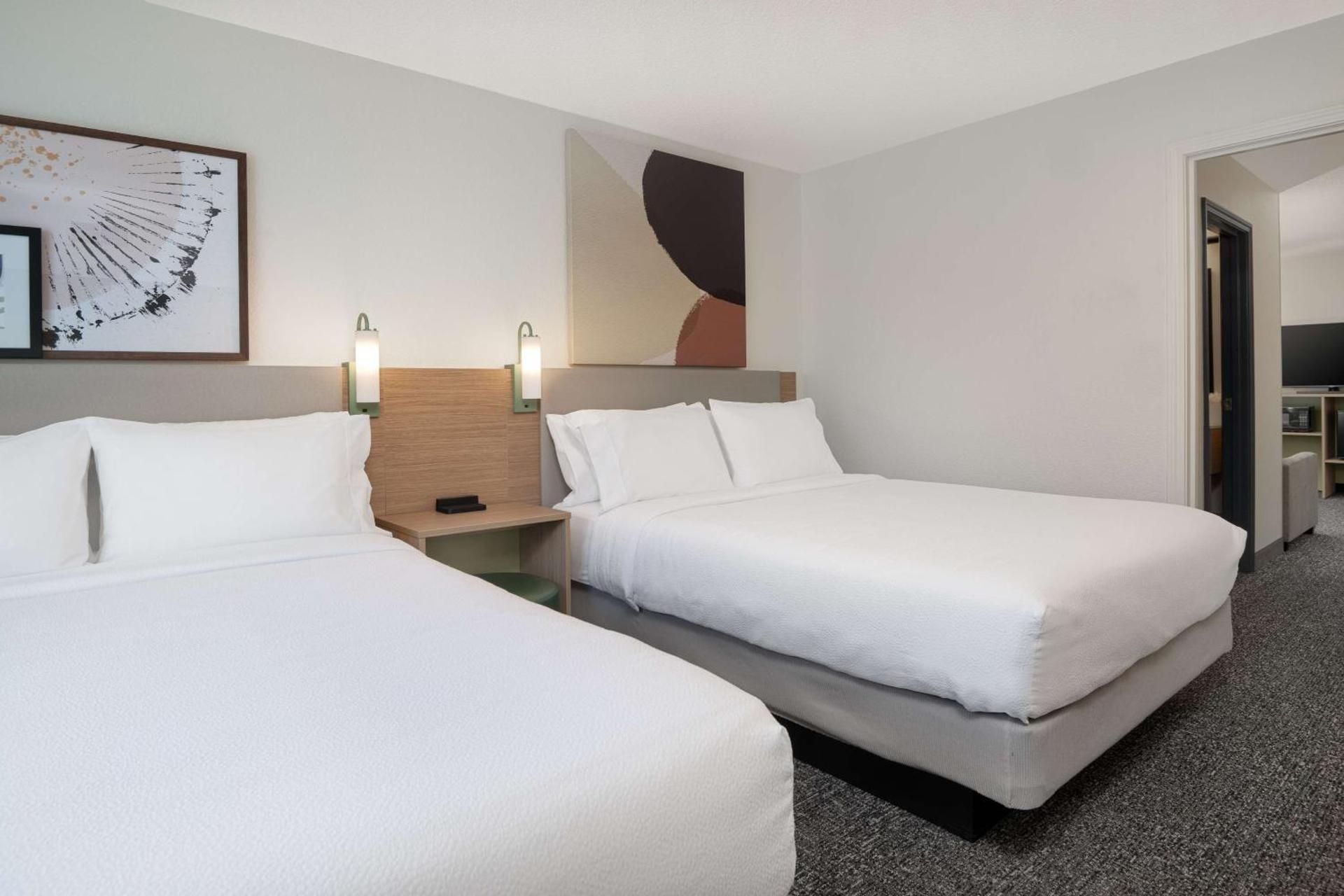 2 Queen Bed Suite