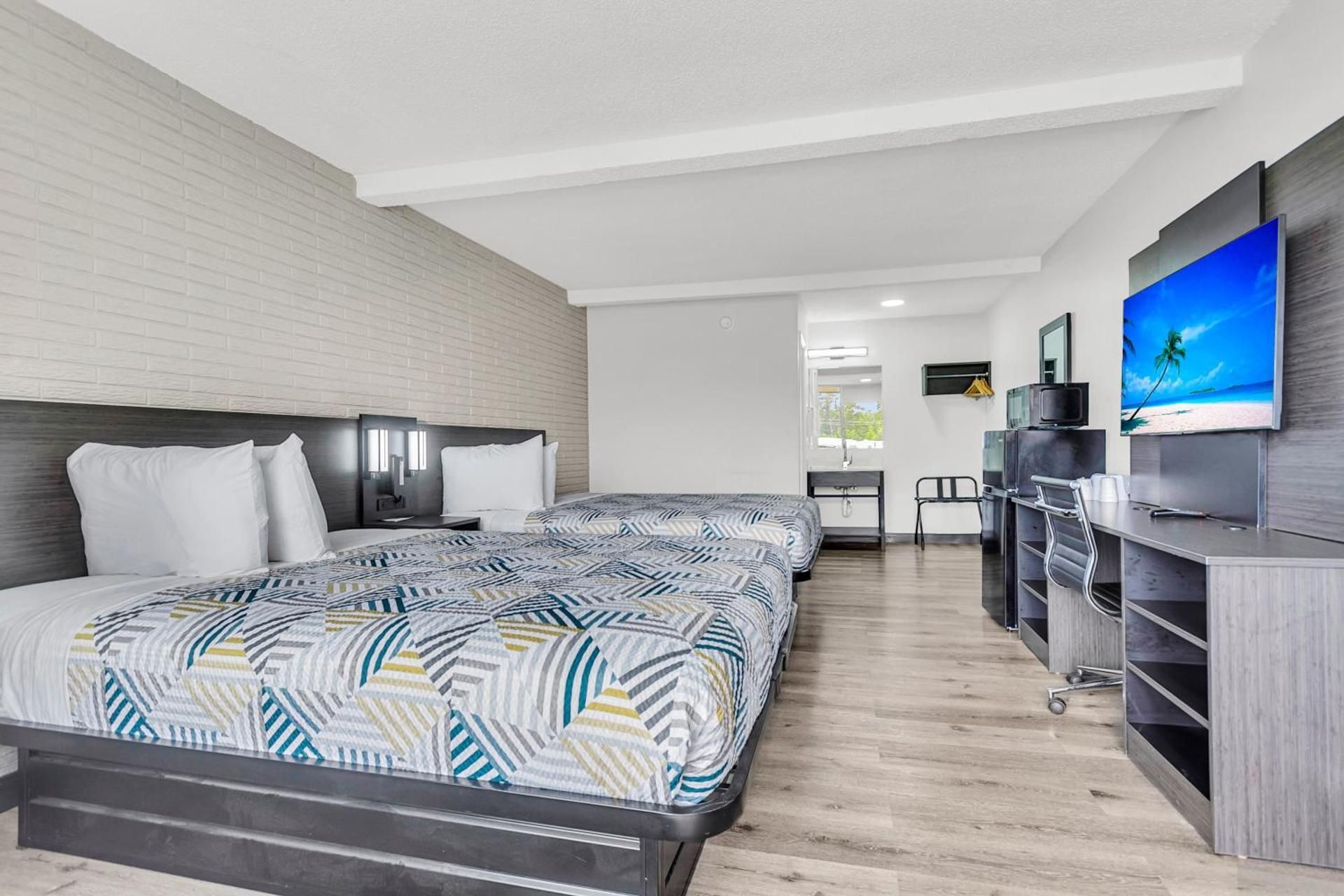 Queen Room with Two Queen Beds - Disability Access - Roll In Shower