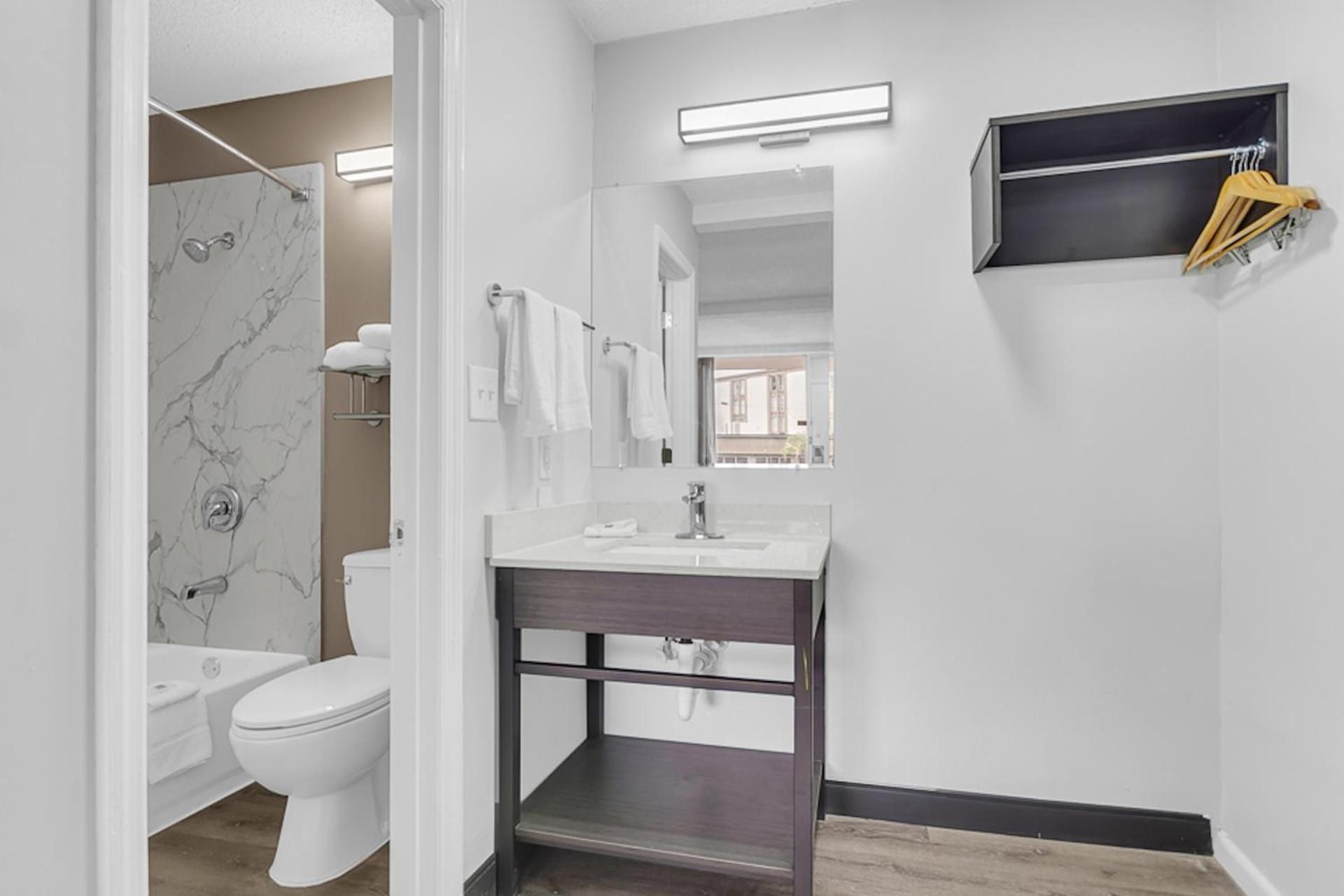 King Room - Non-Smoking