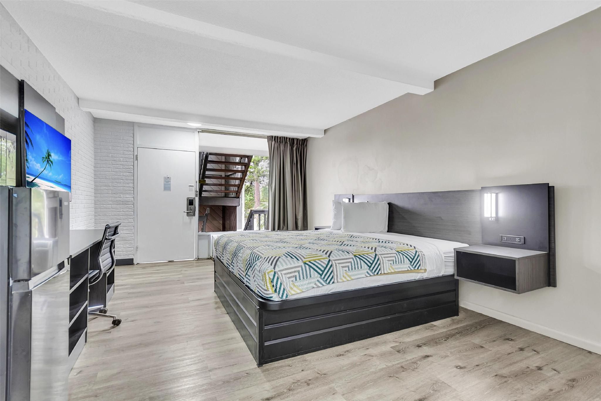 1 King Bed | Mobil Access Tub Nsmk Kitchen