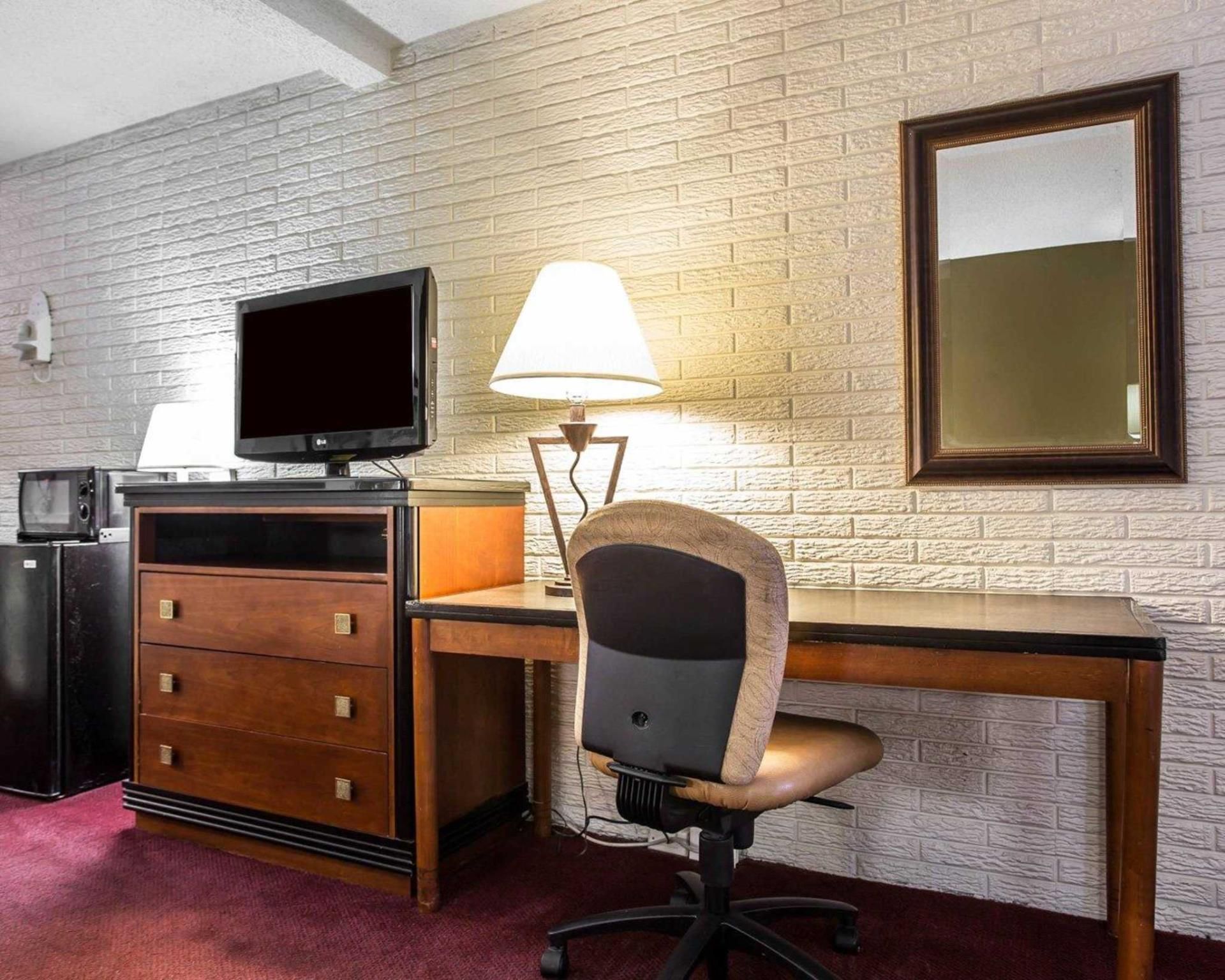 2 Queen Beds | Mobility Accessible Tub Non-smoking Kitchen