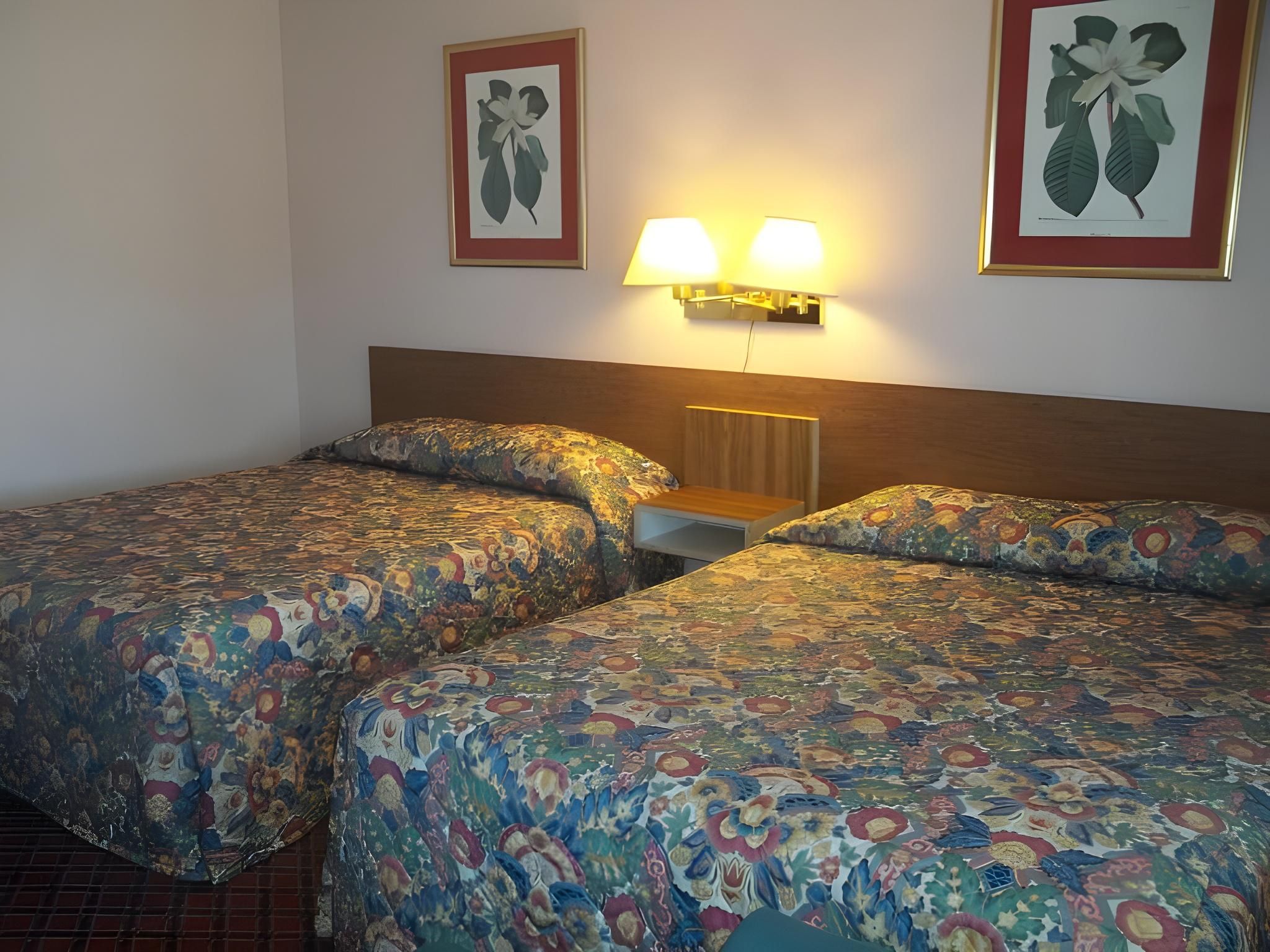 2 Queen Beds Nonsmoking