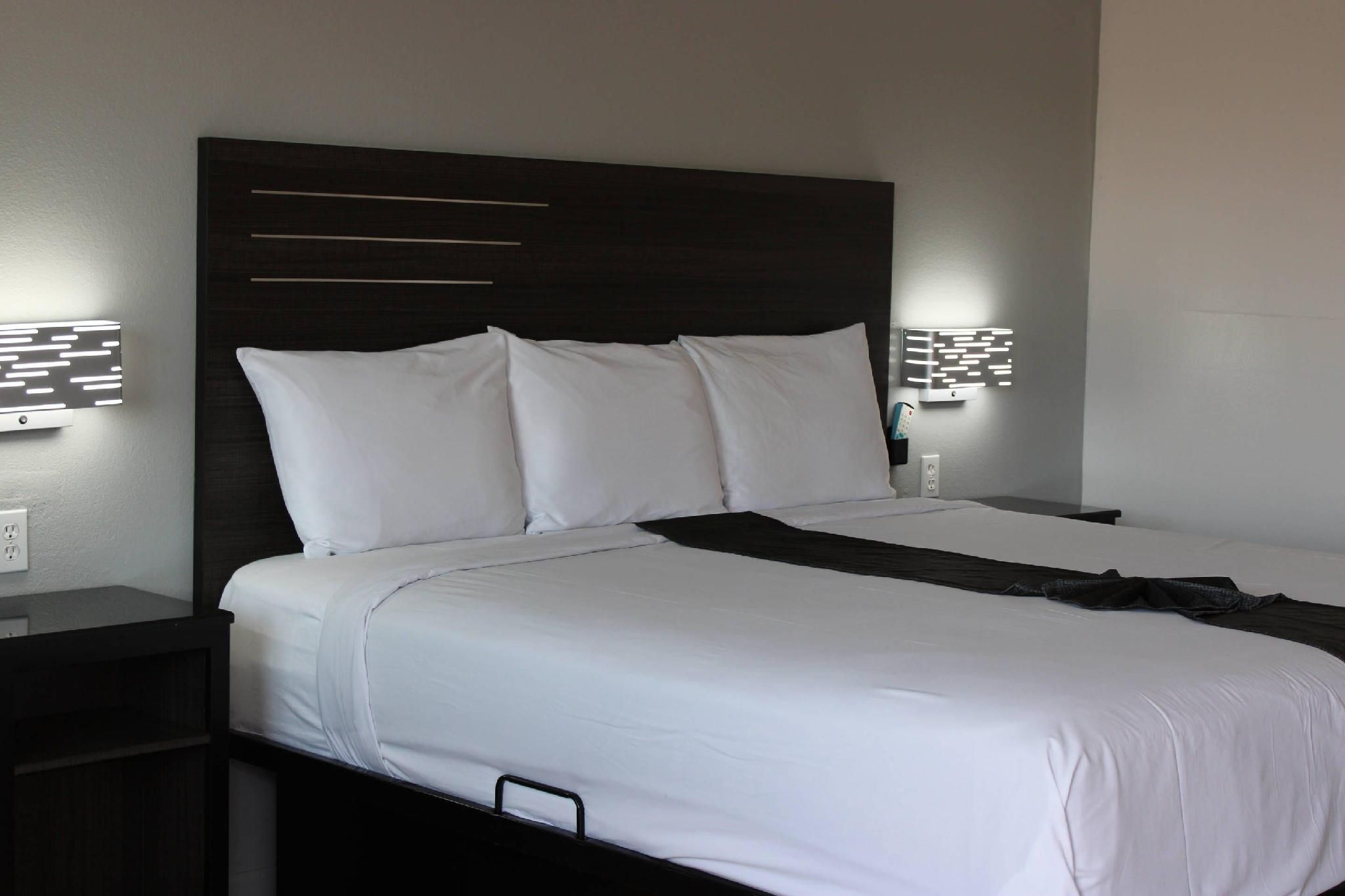 1 King Bed, Nonsmoking