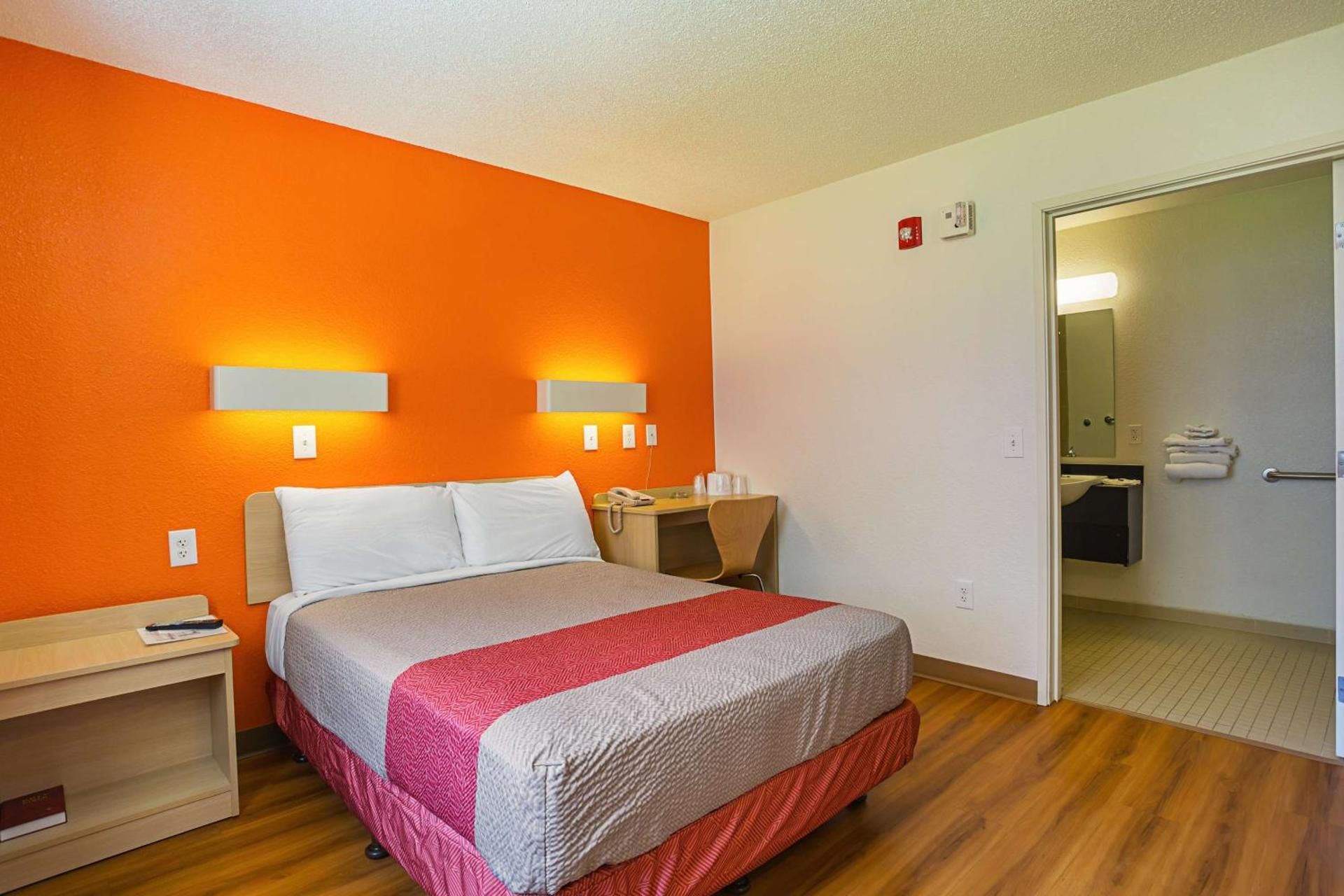 Queen Room - Disability Access