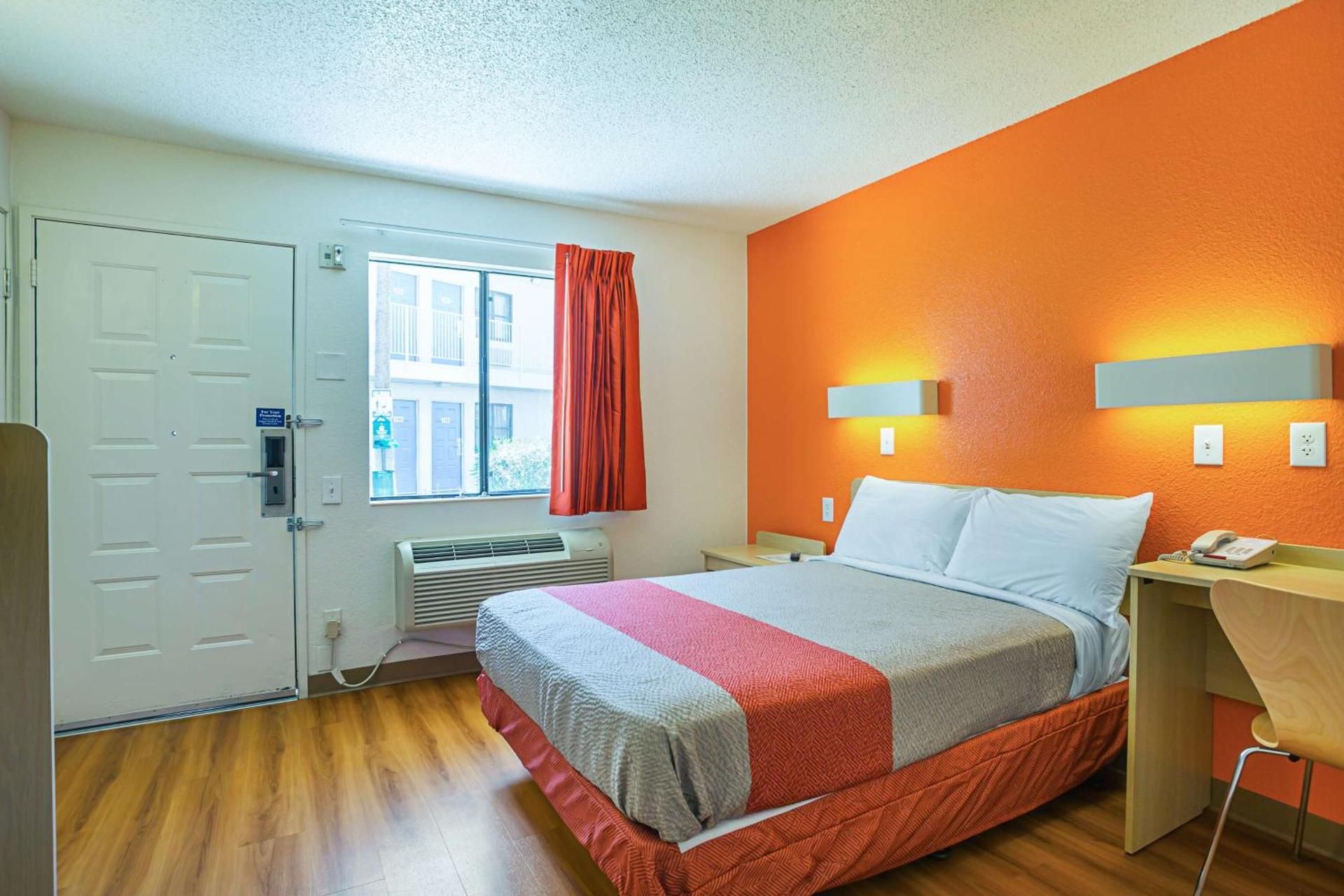 Queen Room - Disability Access